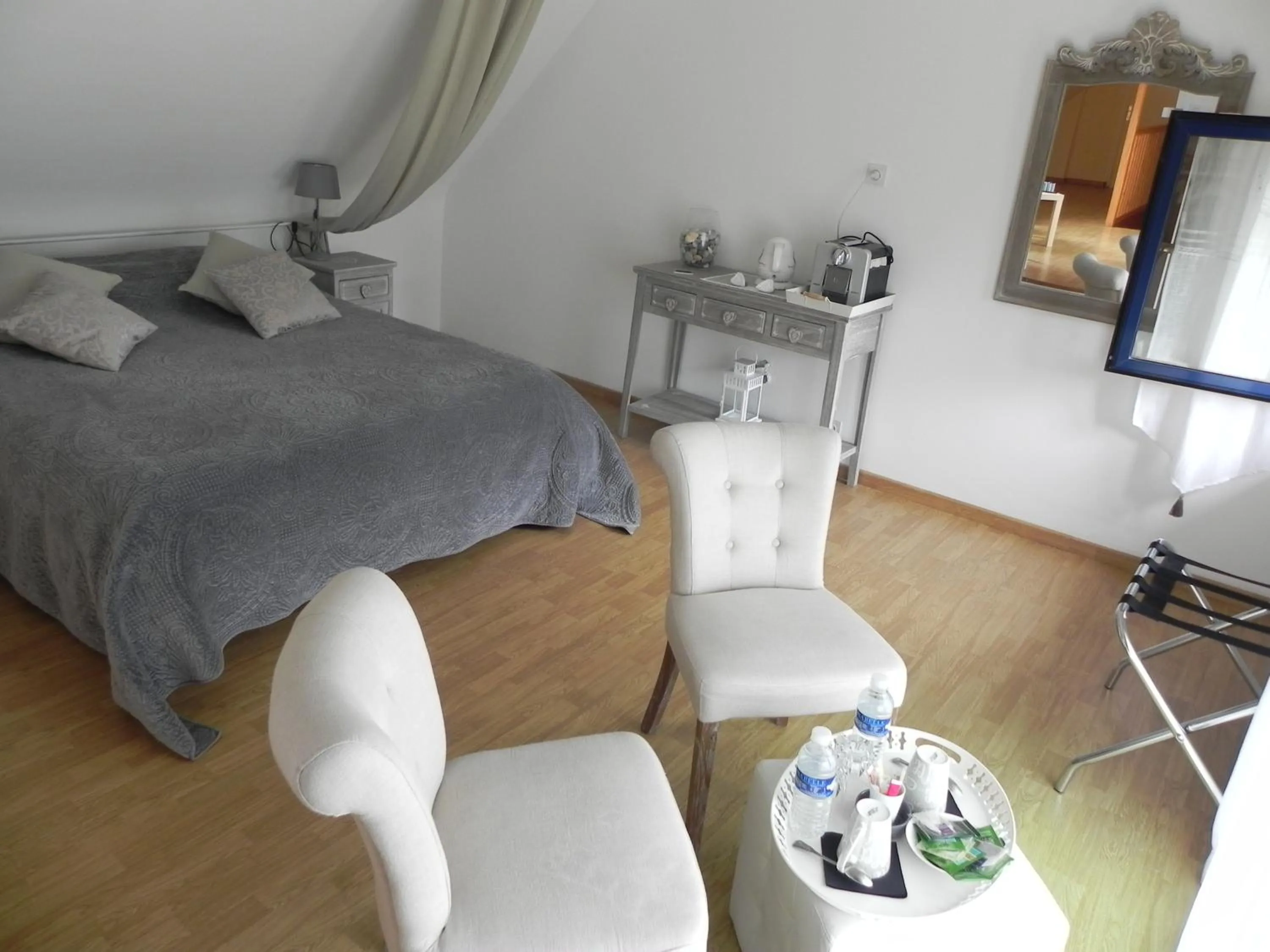 Photo of the whole room, Bed in Villa d'Ys