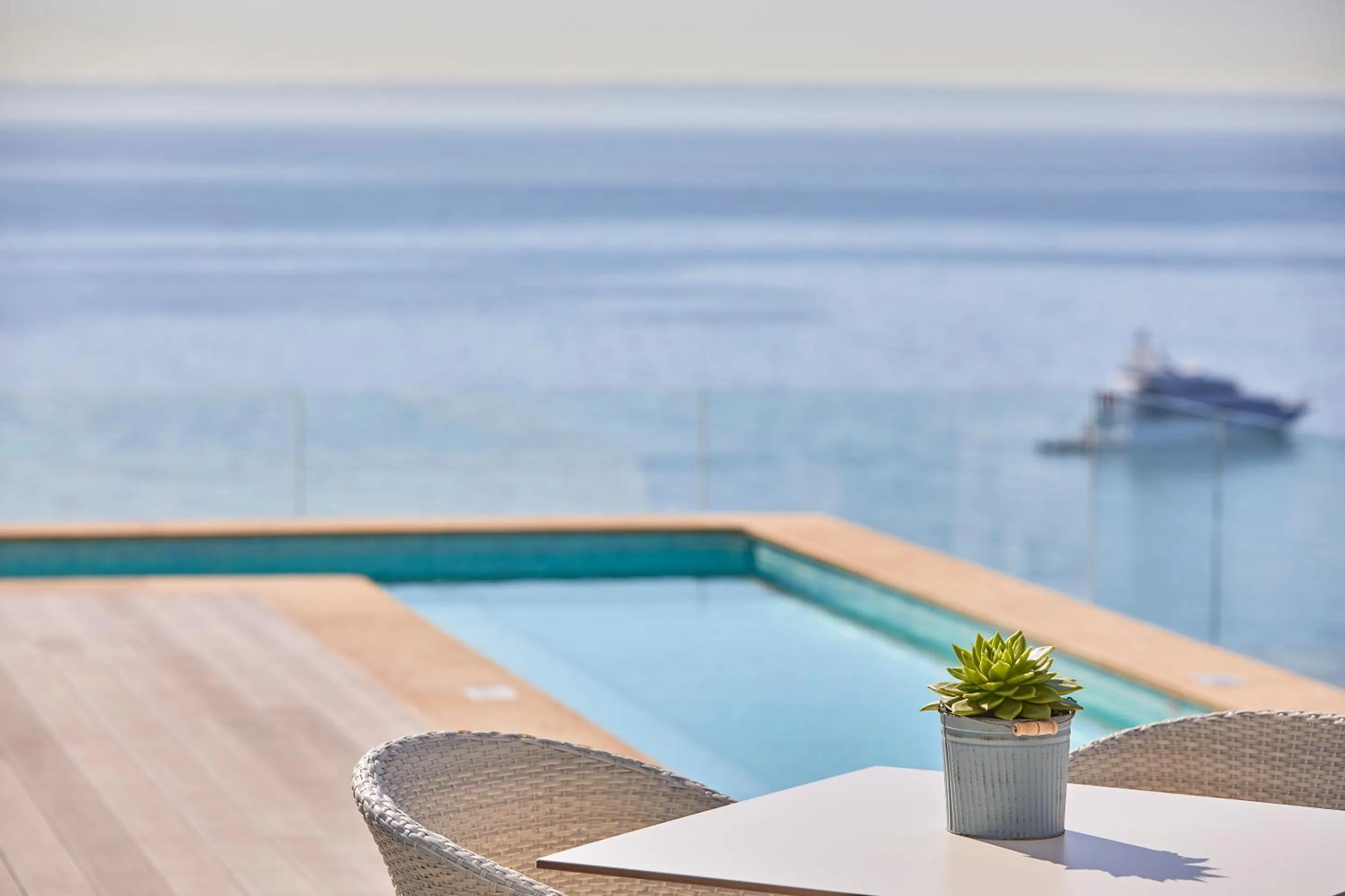 Swimming pool in Aparthotel Ponent Mar