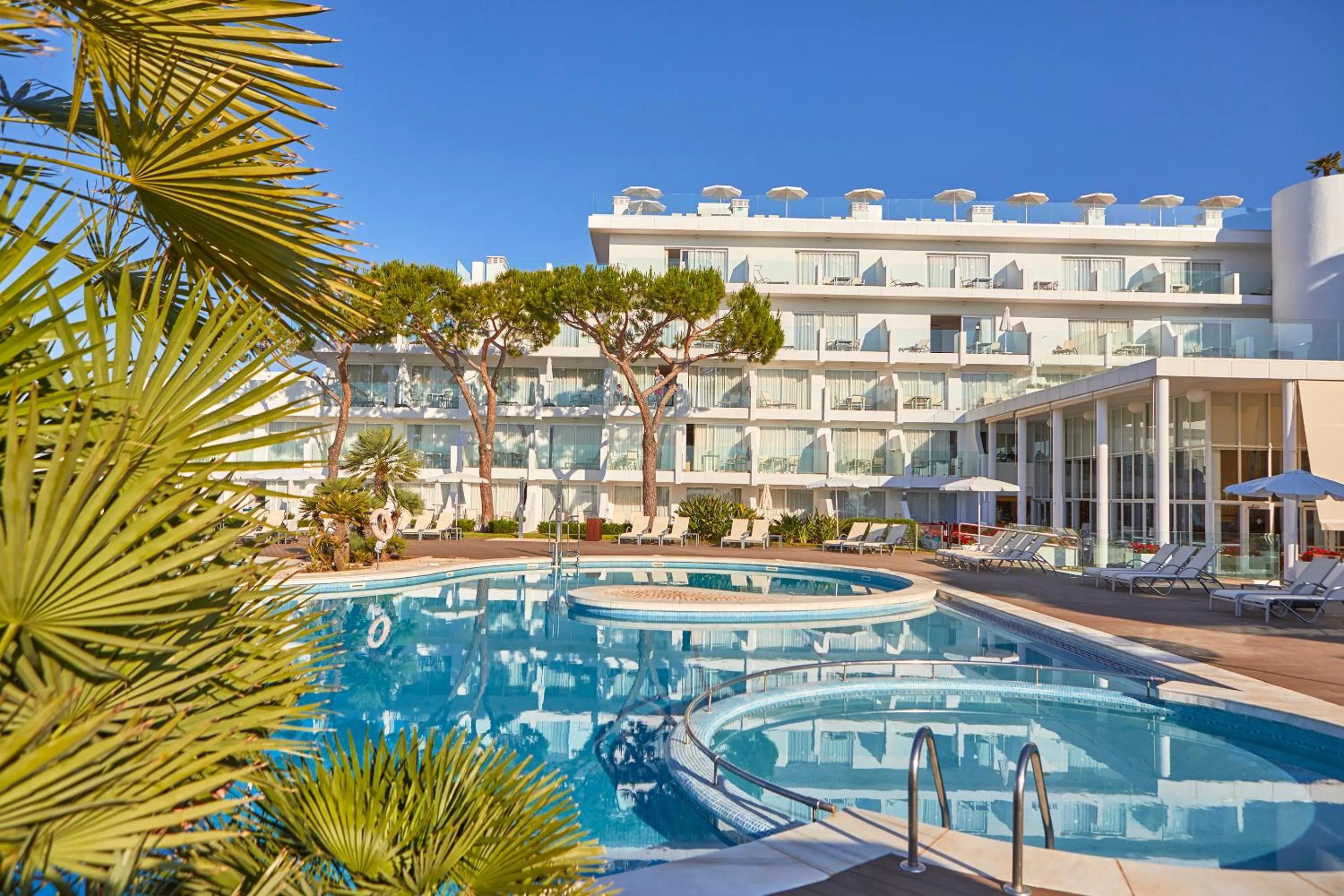 Property building in Aparthotel Ponent Mar