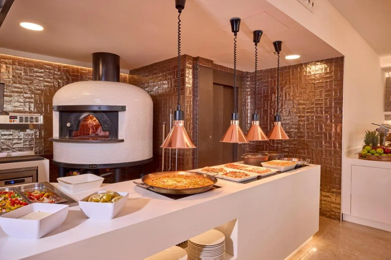 Restaurant/places to eat in Aparthotel Ponent Mar