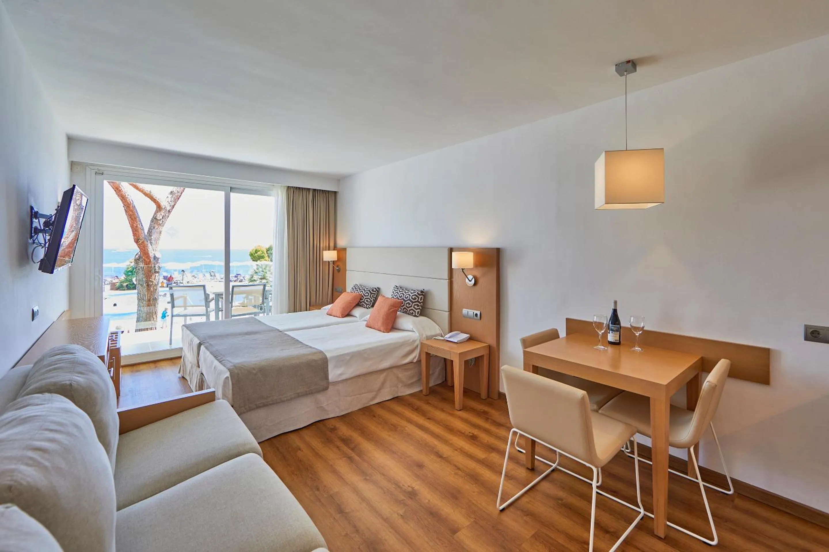 Photo of the whole room, Bed in Aparthotel Ponent Mar