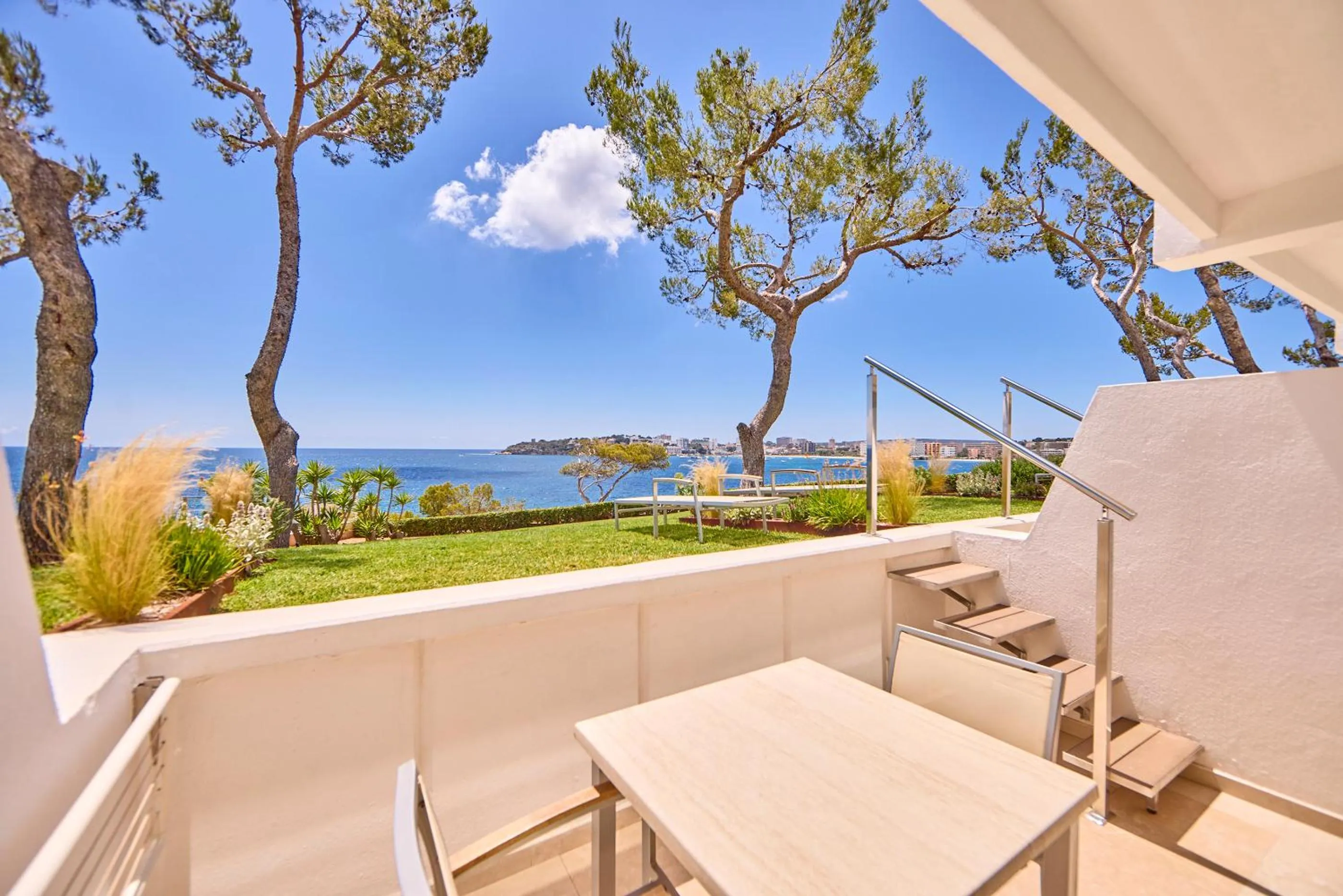 Sea view in Aparthotel Ponent Mar