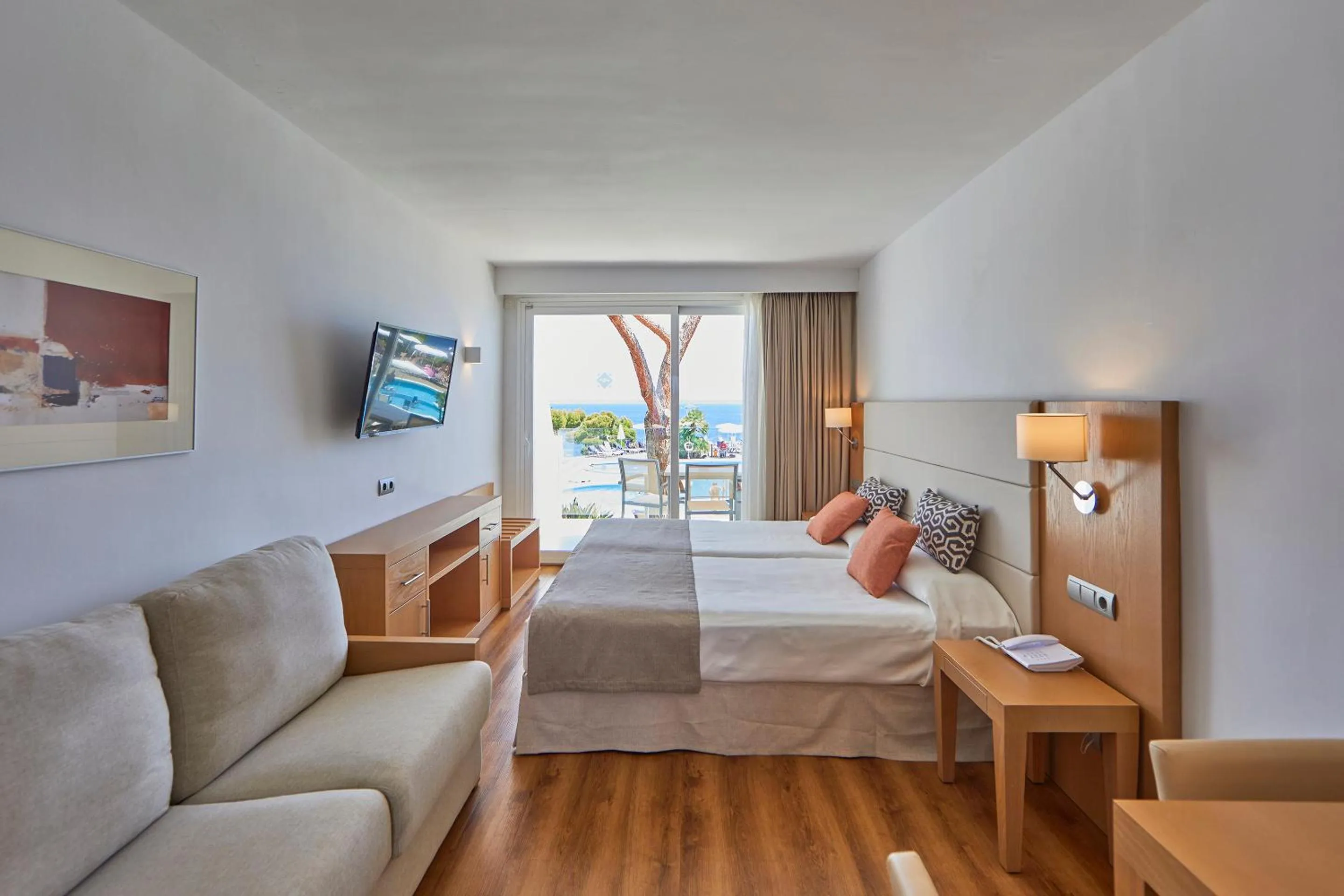 Photo of the whole room, Bed in Aparthotel Ponent Mar