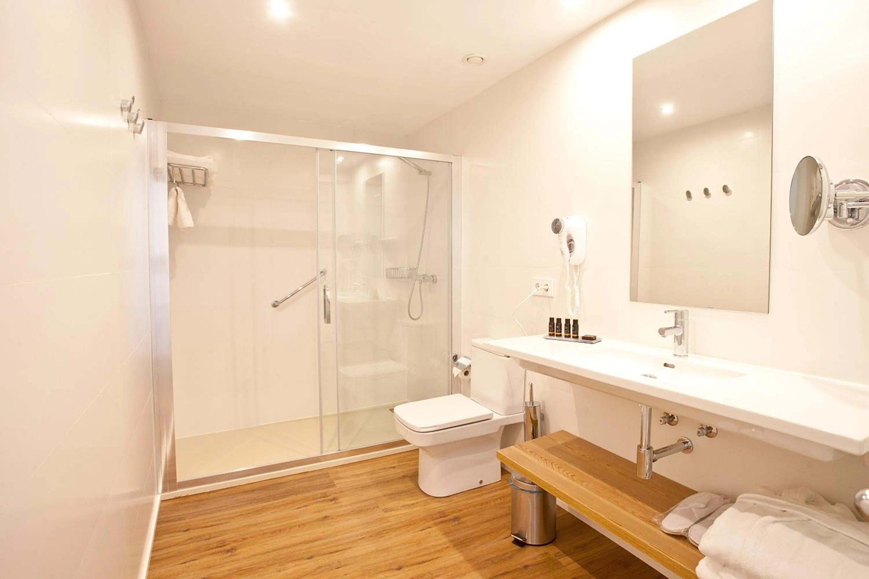 Shower in Aparthotel Ponent Mar