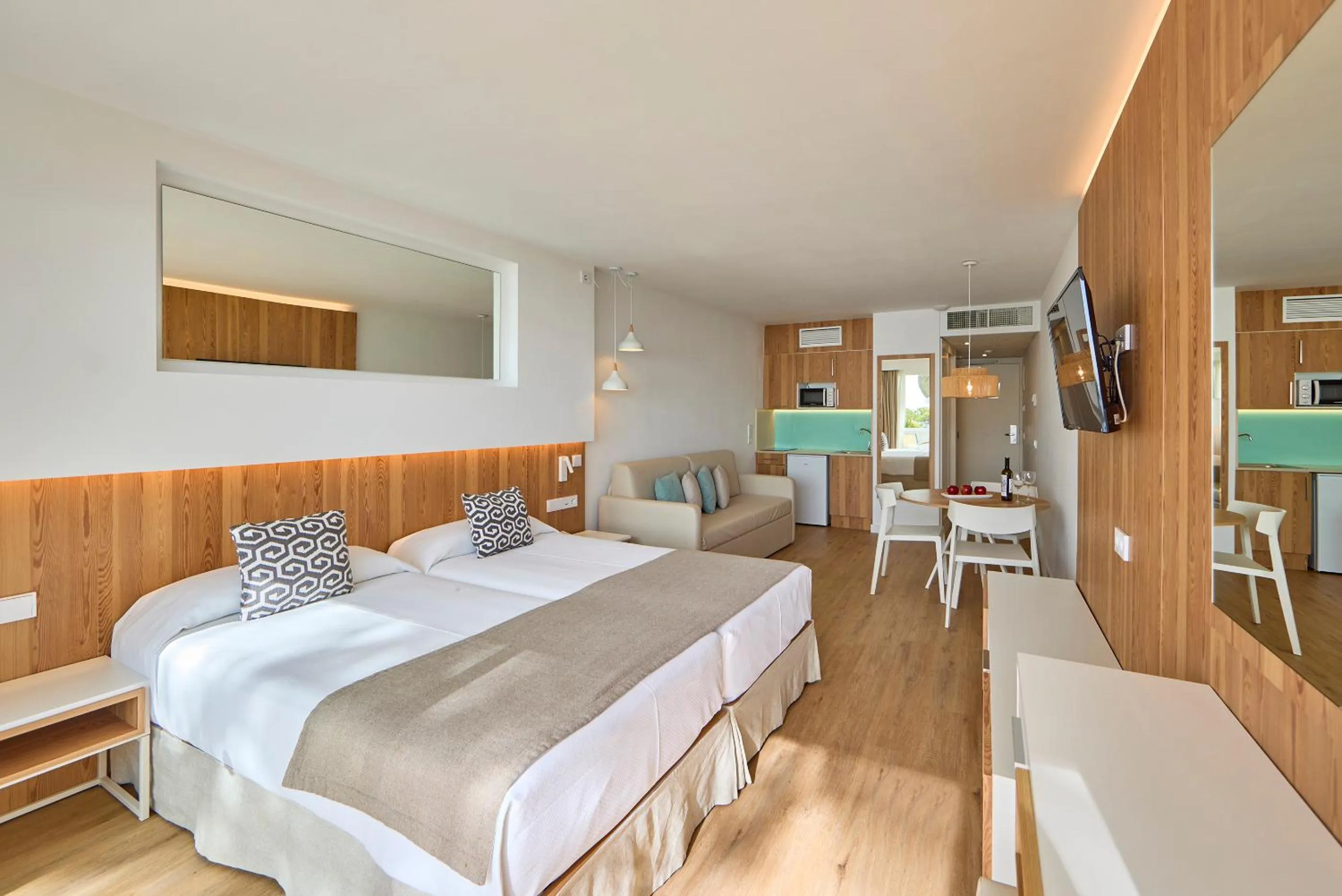 Photo of the whole room, Bed in Aparthotel Ponent Mar