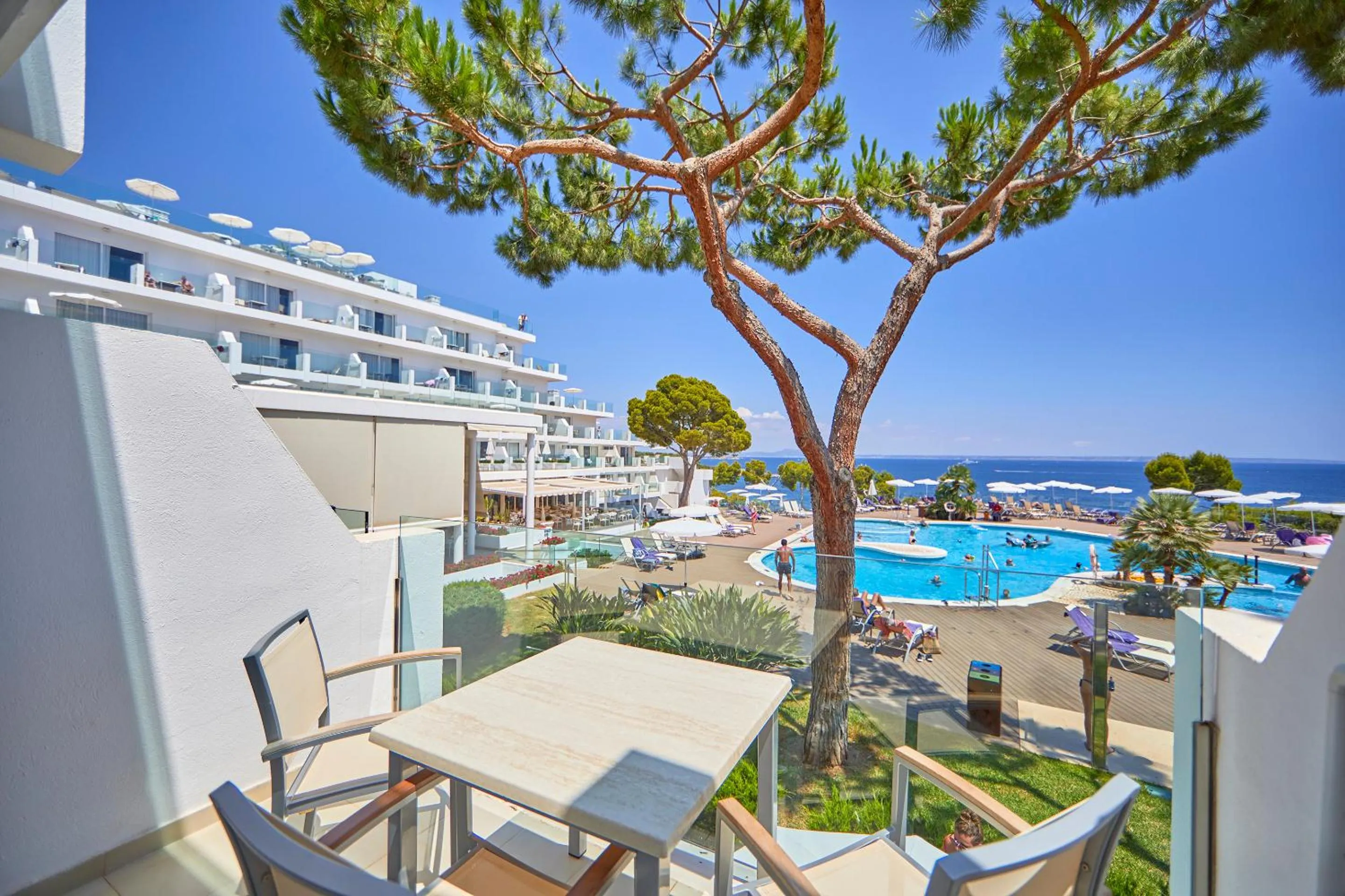 Pool view in Aparthotel Ponent Mar