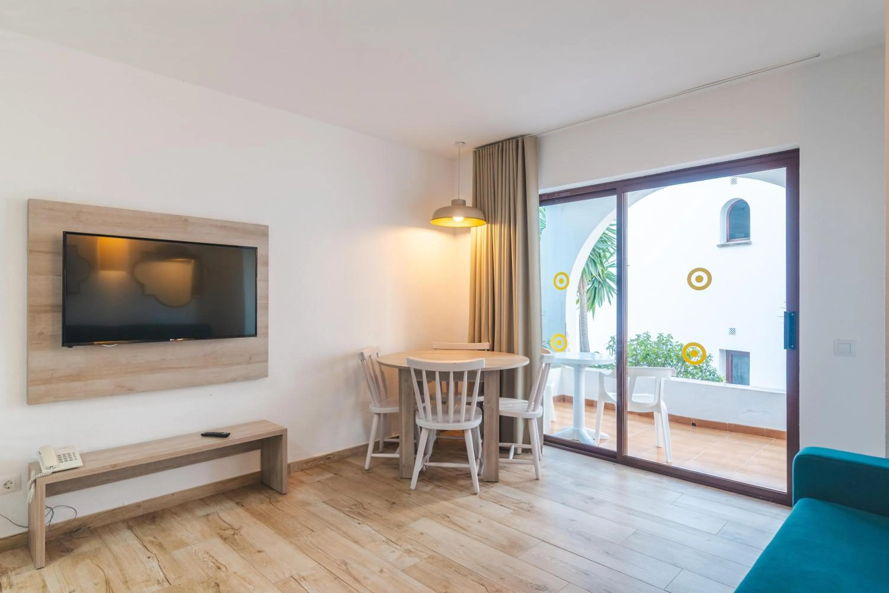 Photo of the whole room in Flipflop Surfing Playa