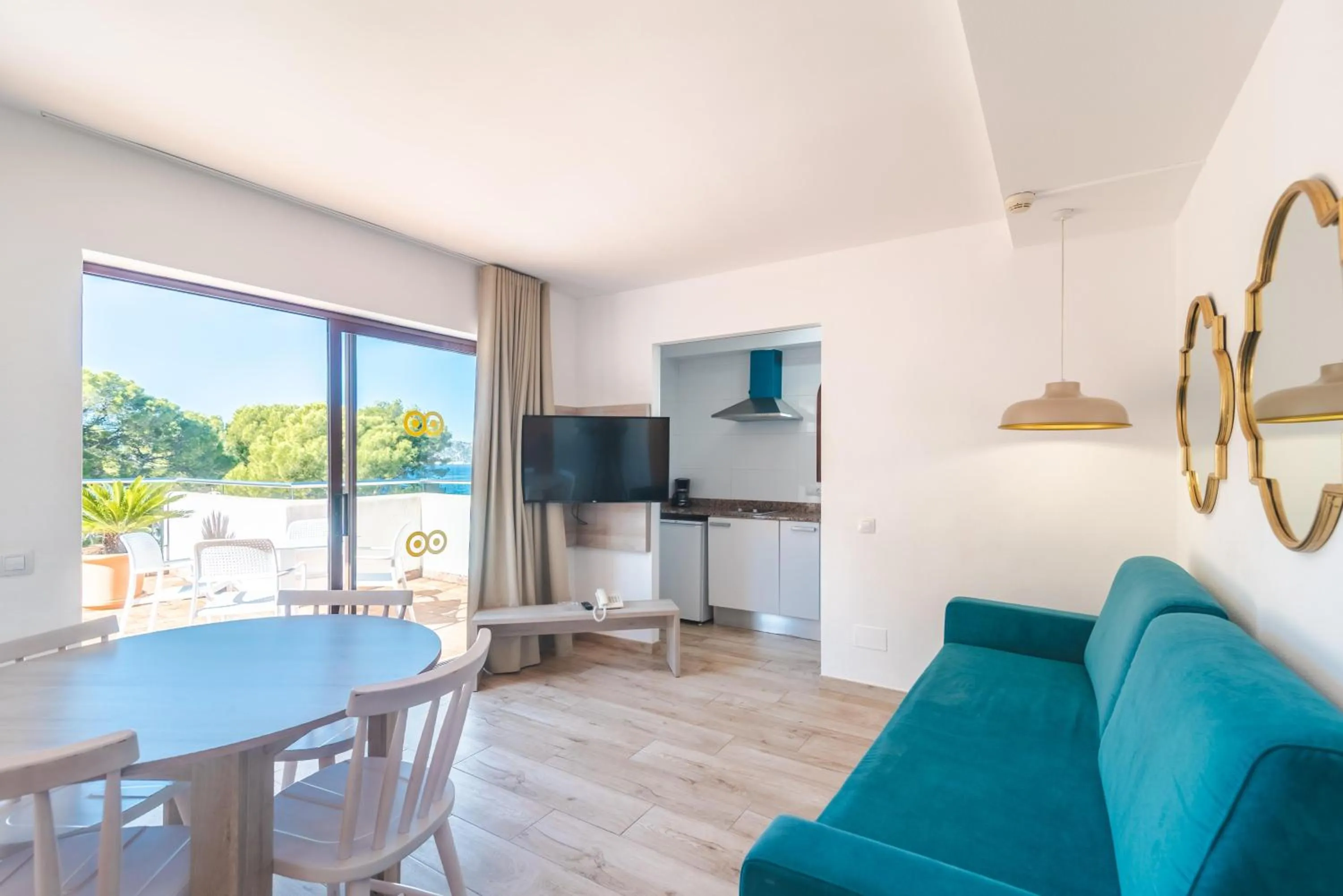 Photo of the whole room in Flipflop Surfing Playa