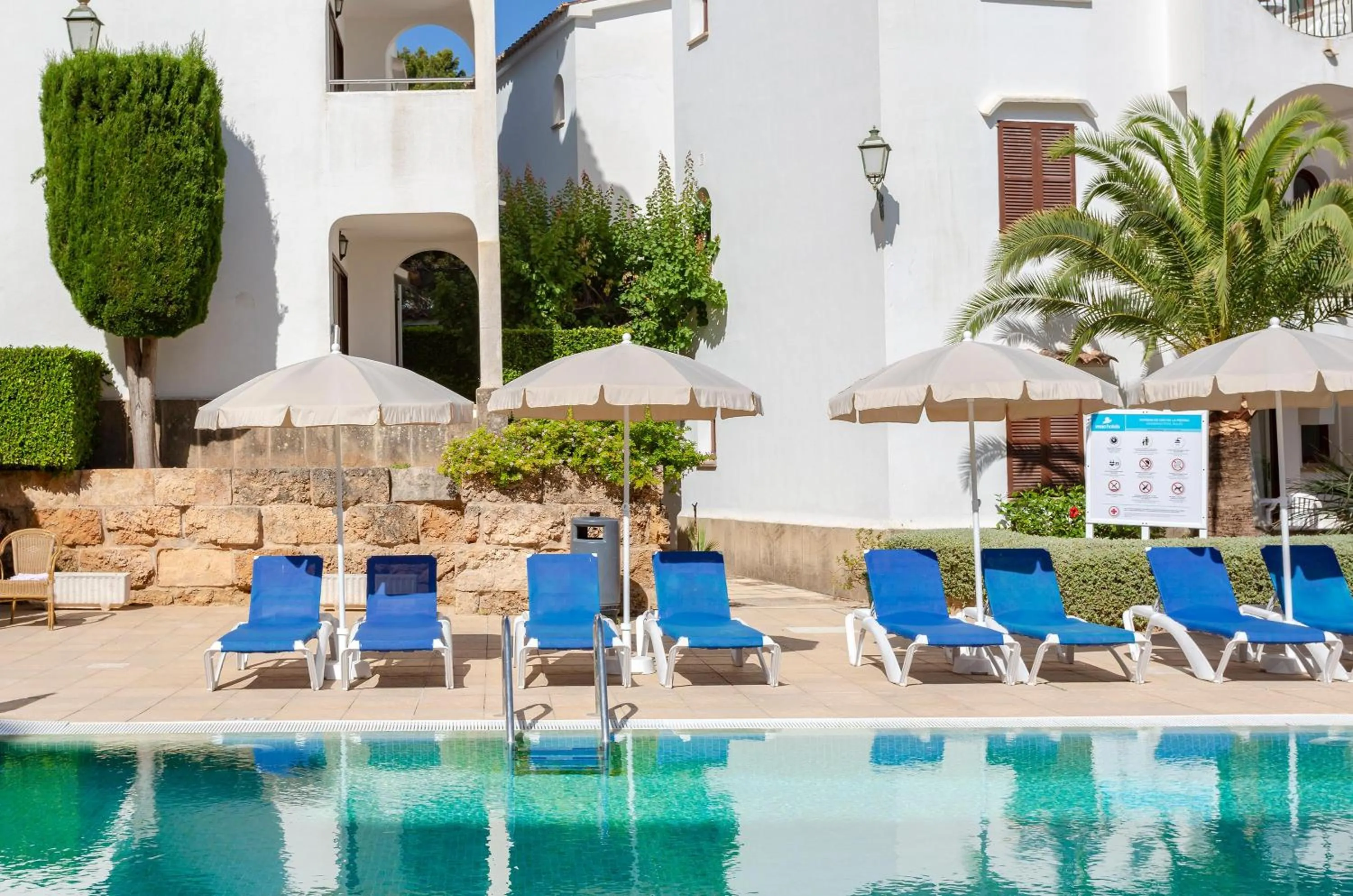 Swimming pool in Flipflop Surfing Playa