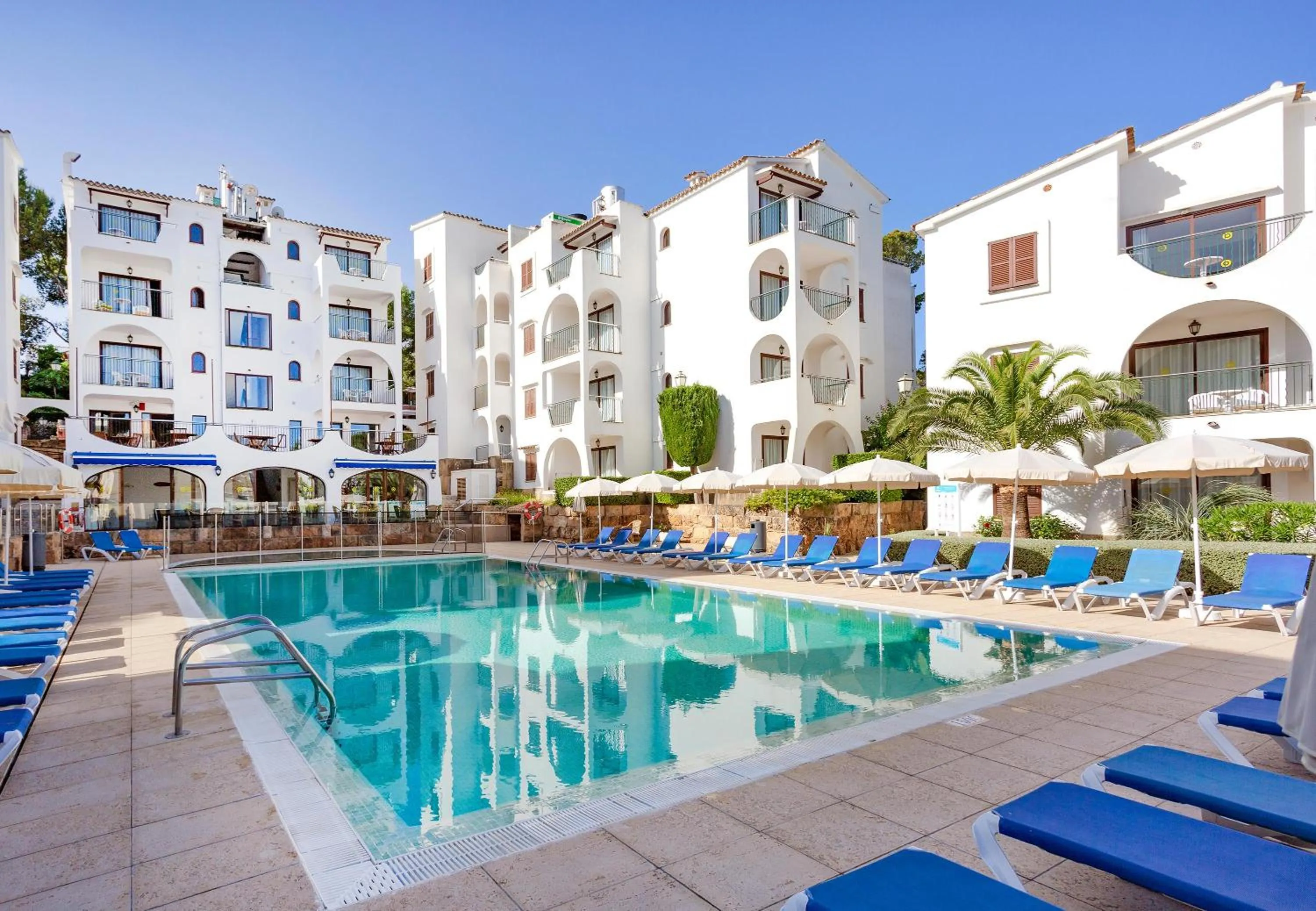 Swimming pool in Flipflop Surfing Playa