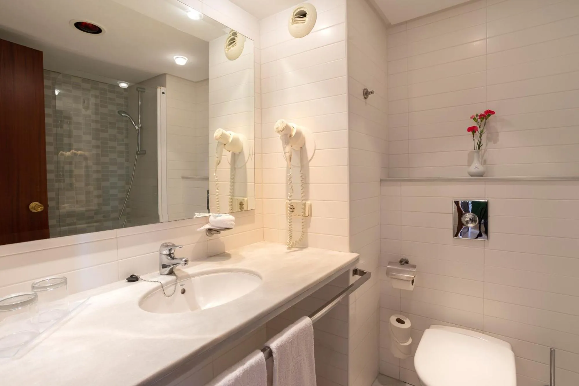 Shower in Hipotels Dunas Aparthotel