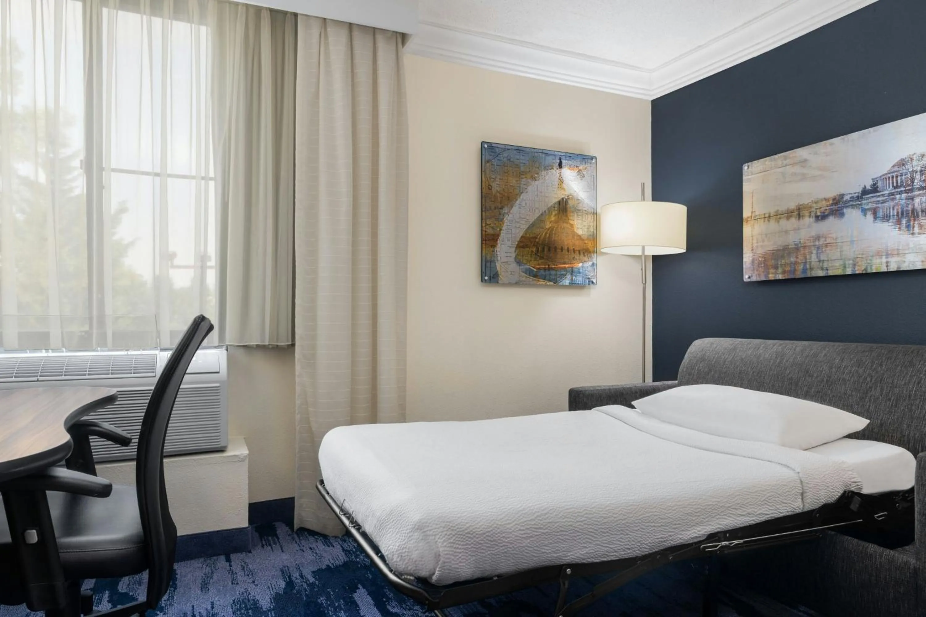 Photo of the whole room, Bed in Fairfield by Marriott Inn & Suites Herndon Reston