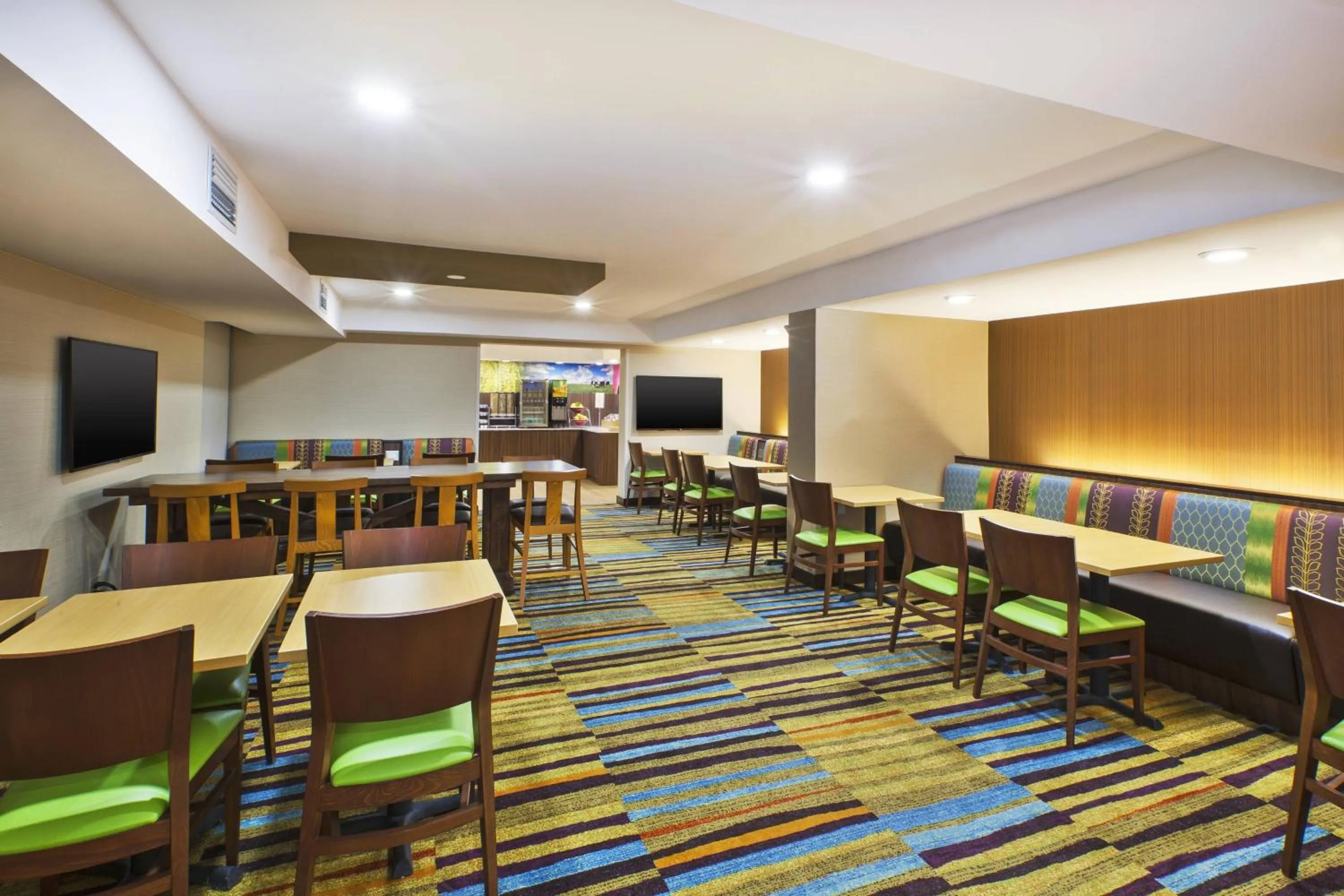 Restaurant/places to eat in Fairfield by Marriott Inn & Suites Herndon Reston
