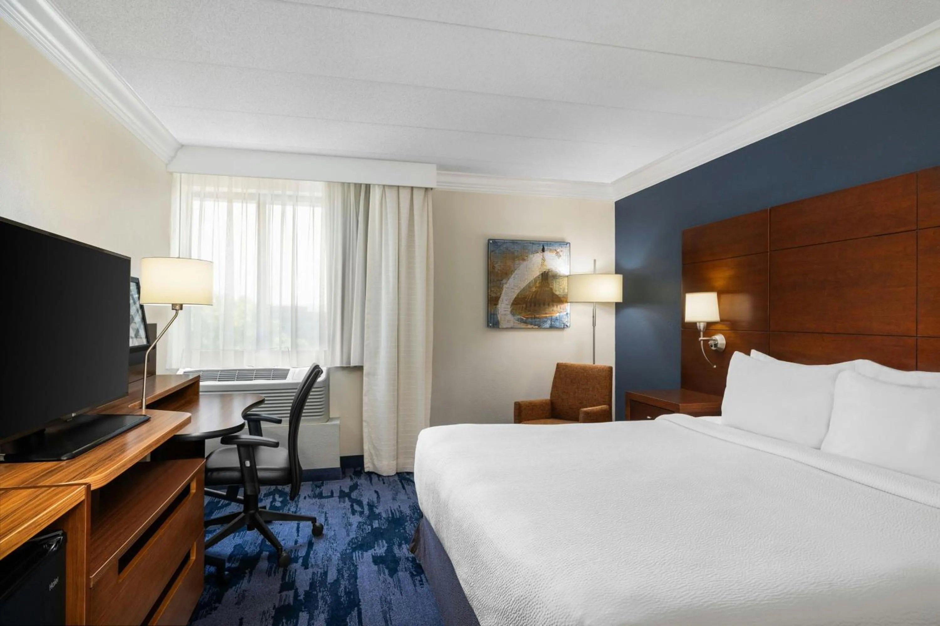Photo of the whole room, Bed in Fairfield by Marriott Inn & Suites Herndon Reston