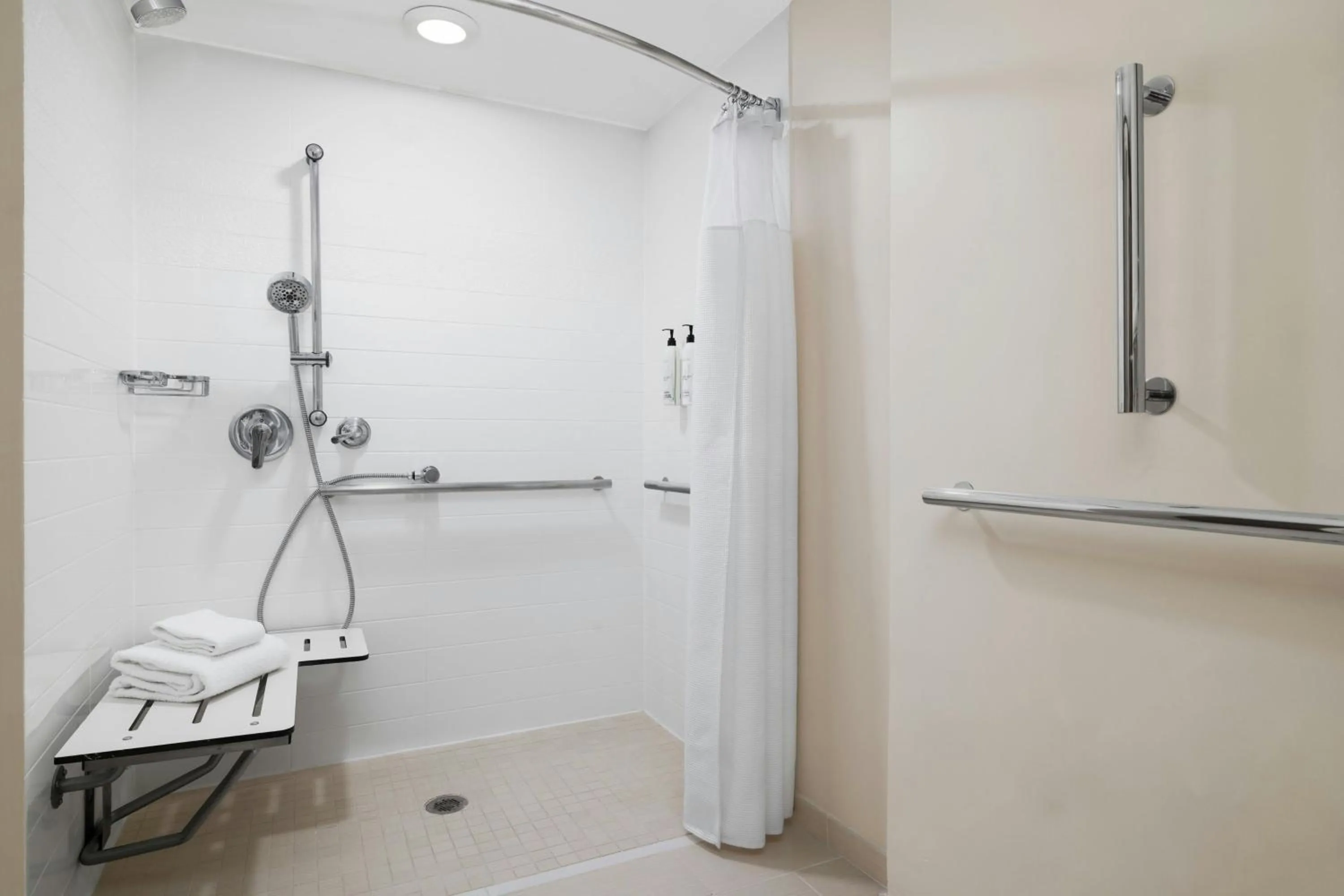 Bathroom in Fairfield by Marriott Inn & Suites Herndon Reston
