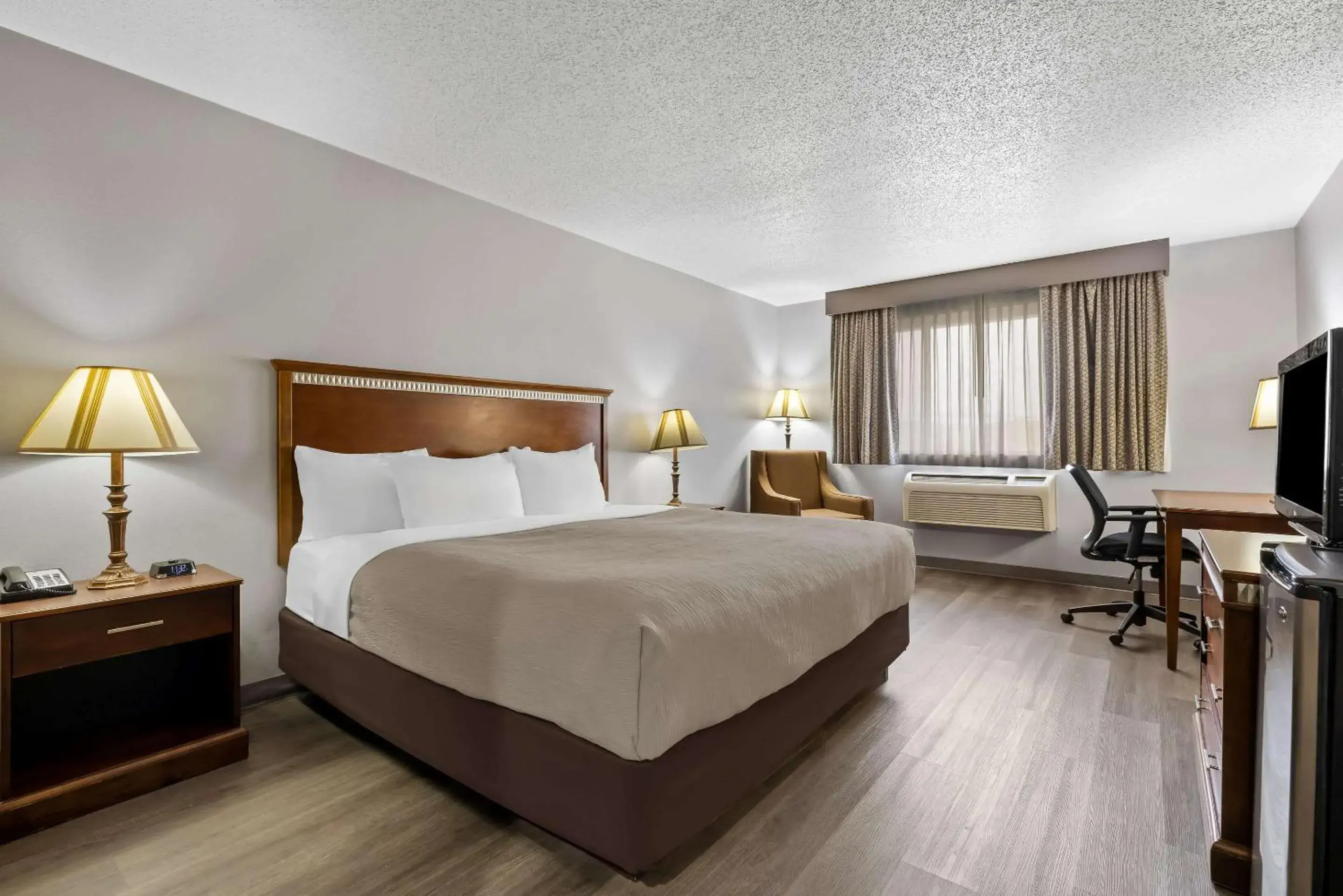 King Room - Disability Access/Non-Smoking in Quality Inn near Monument Health Rapid City Hospital King Room - Disability Access/Non-Smoking in Quality Inn near Monument Health Rapid City Hospital