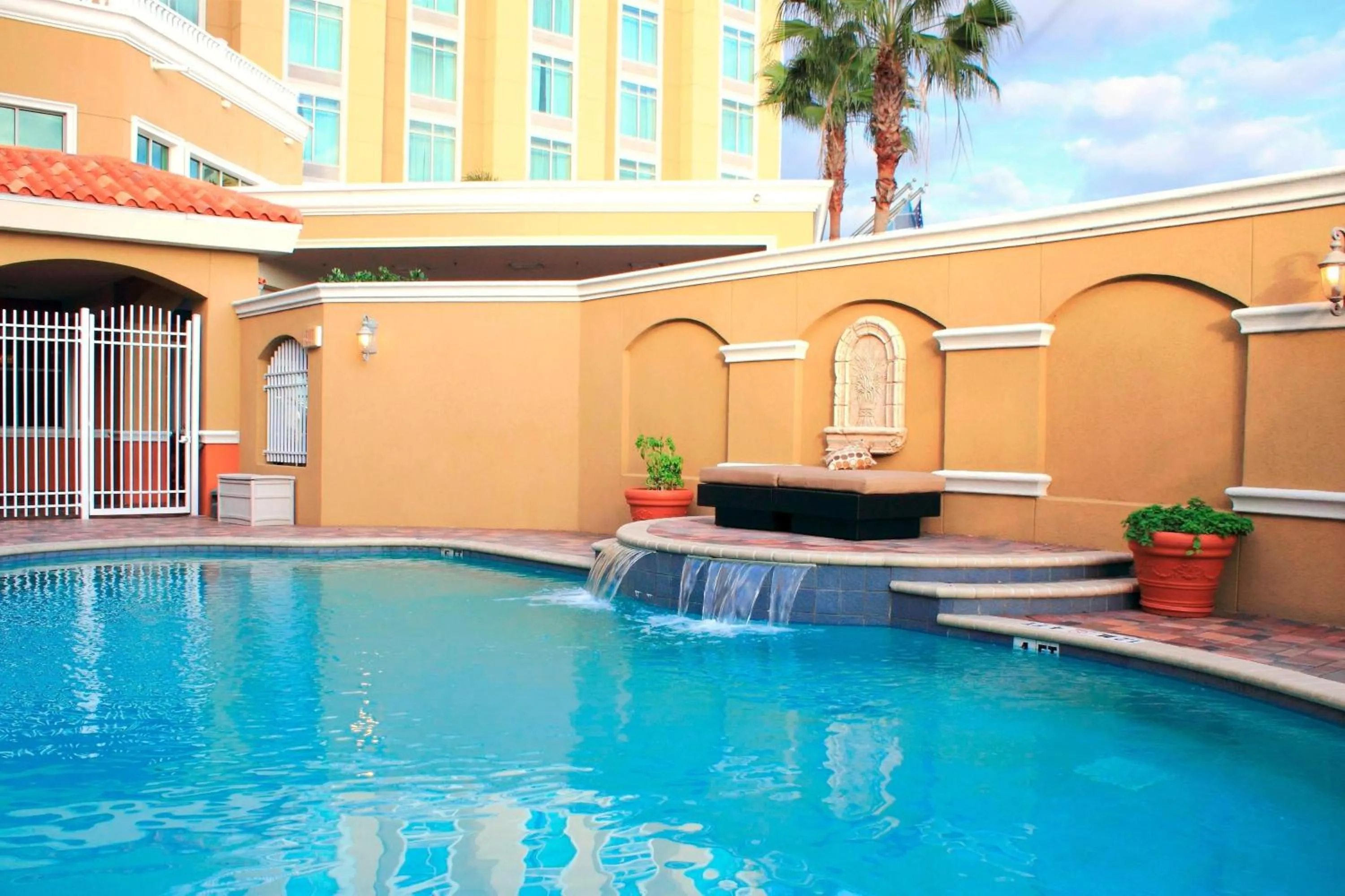 Swimming pool in St. Petersburg Marriott Clearwater