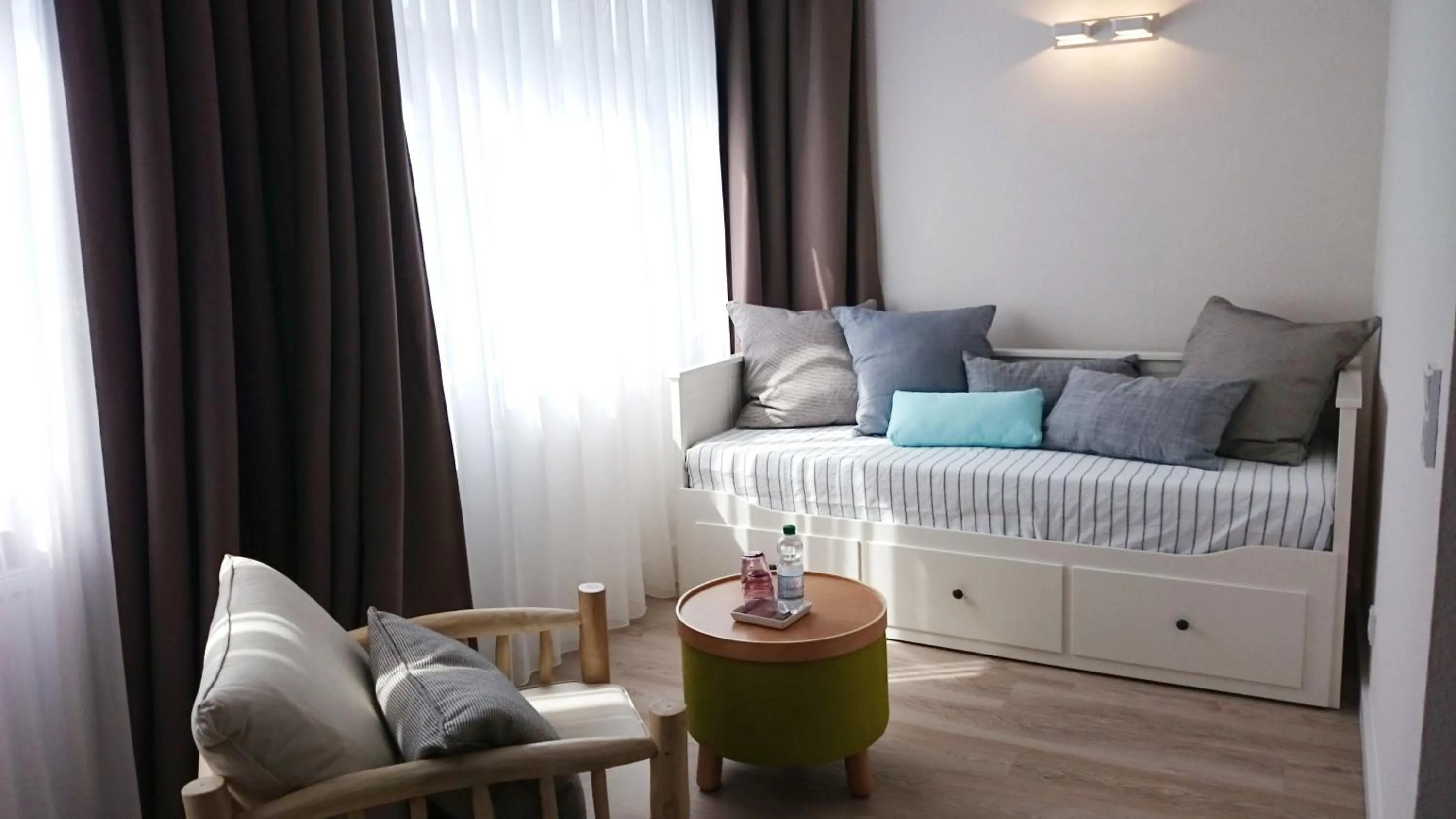 Photo of the whole room, Bed in Frühstückshotel Fürstenwerth