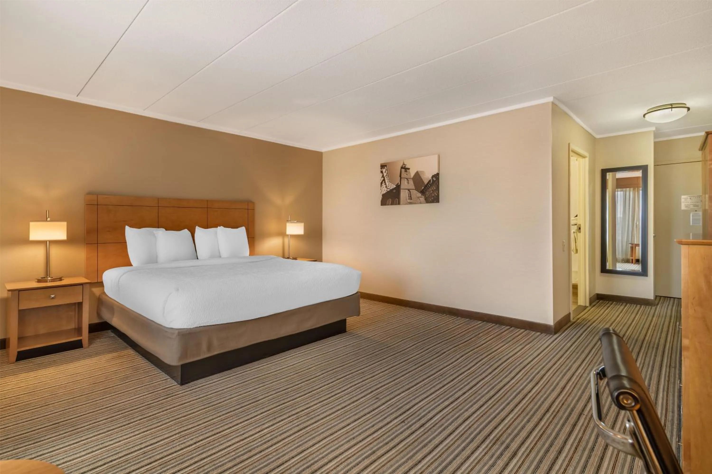 Bedroom, Bed in Best Western Plus Waltham Boston