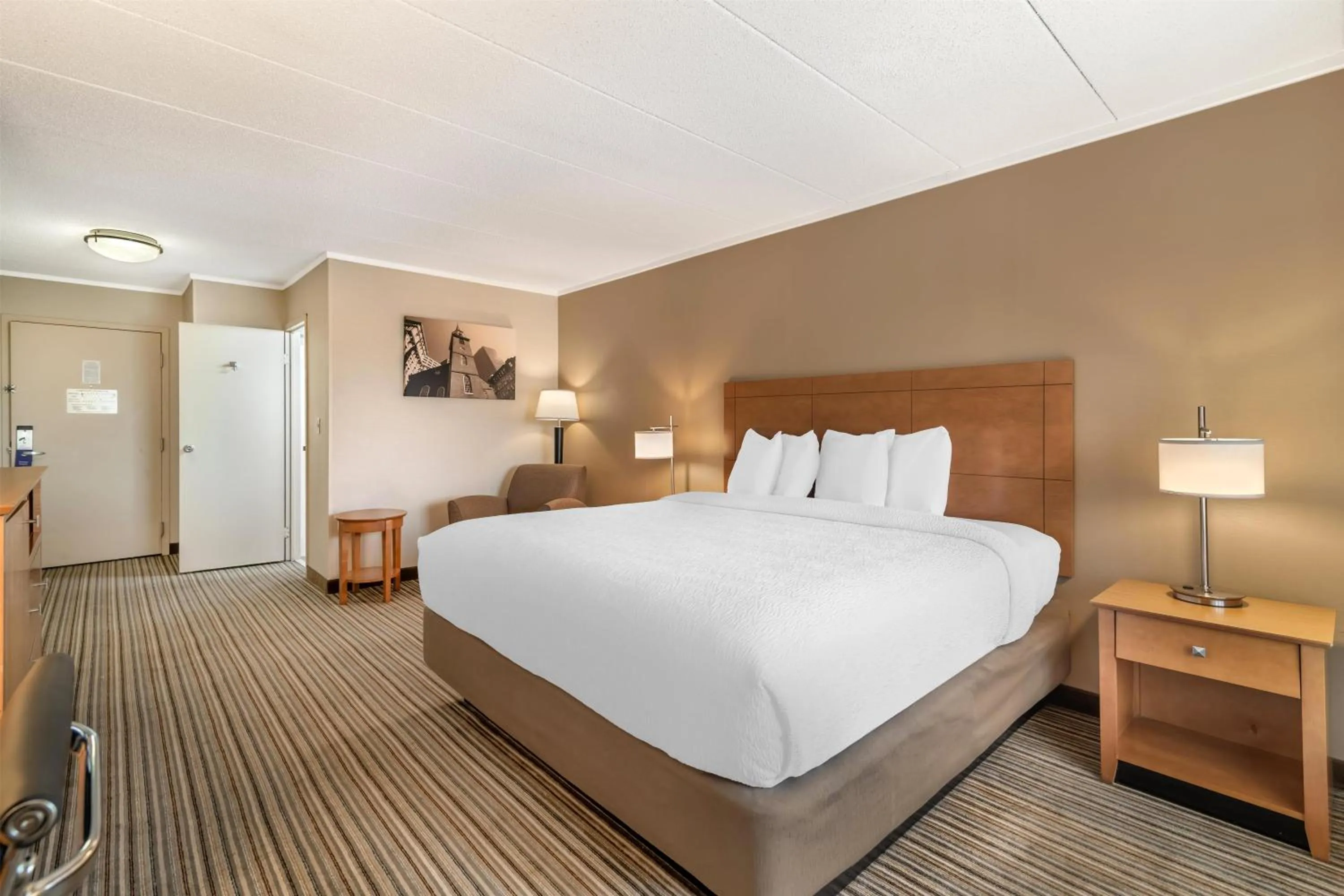 Bedroom, Bed in Best Western Plus Waltham Boston