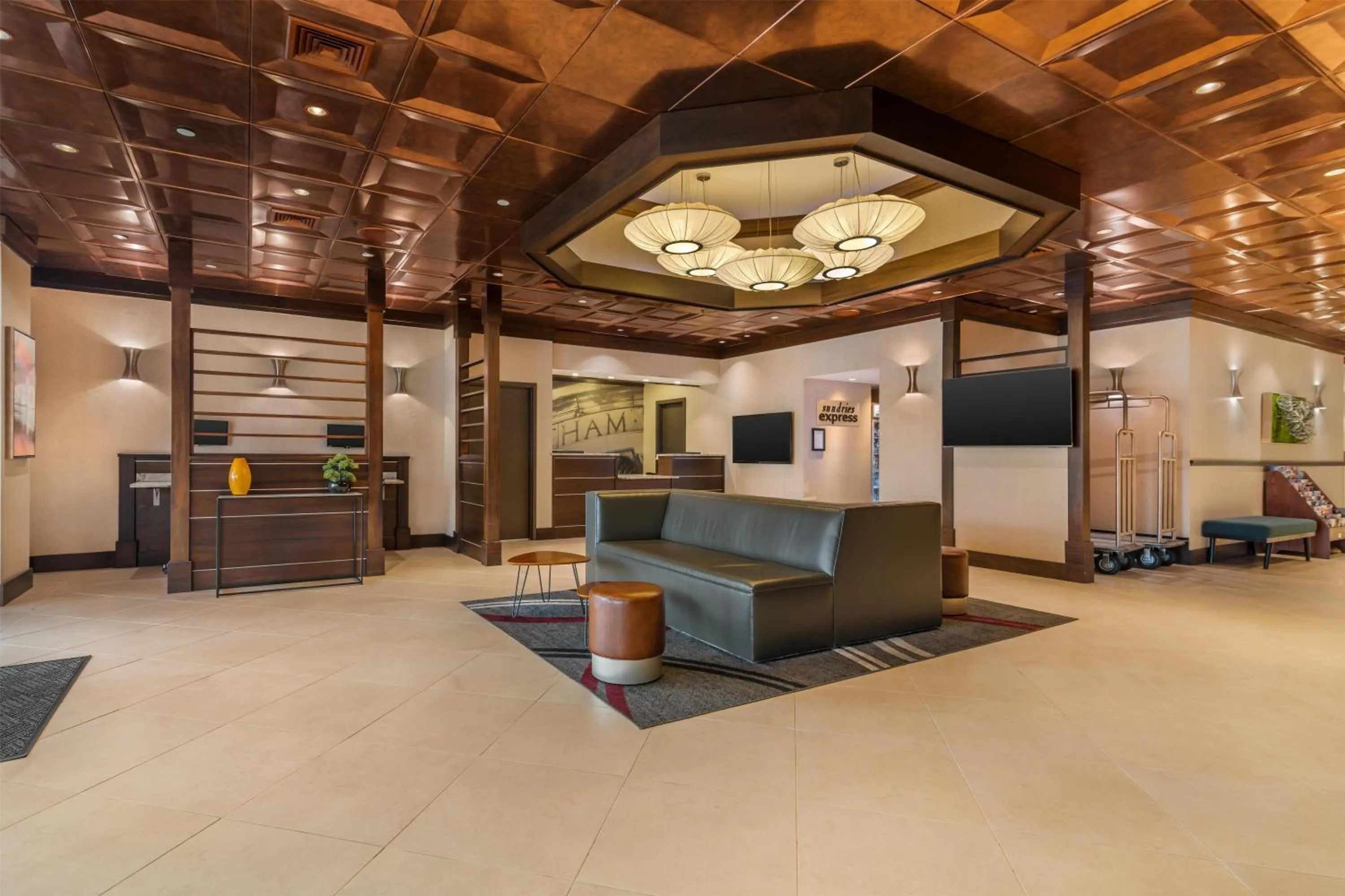 Lobby or reception in Best Western Plus Waltham Boston