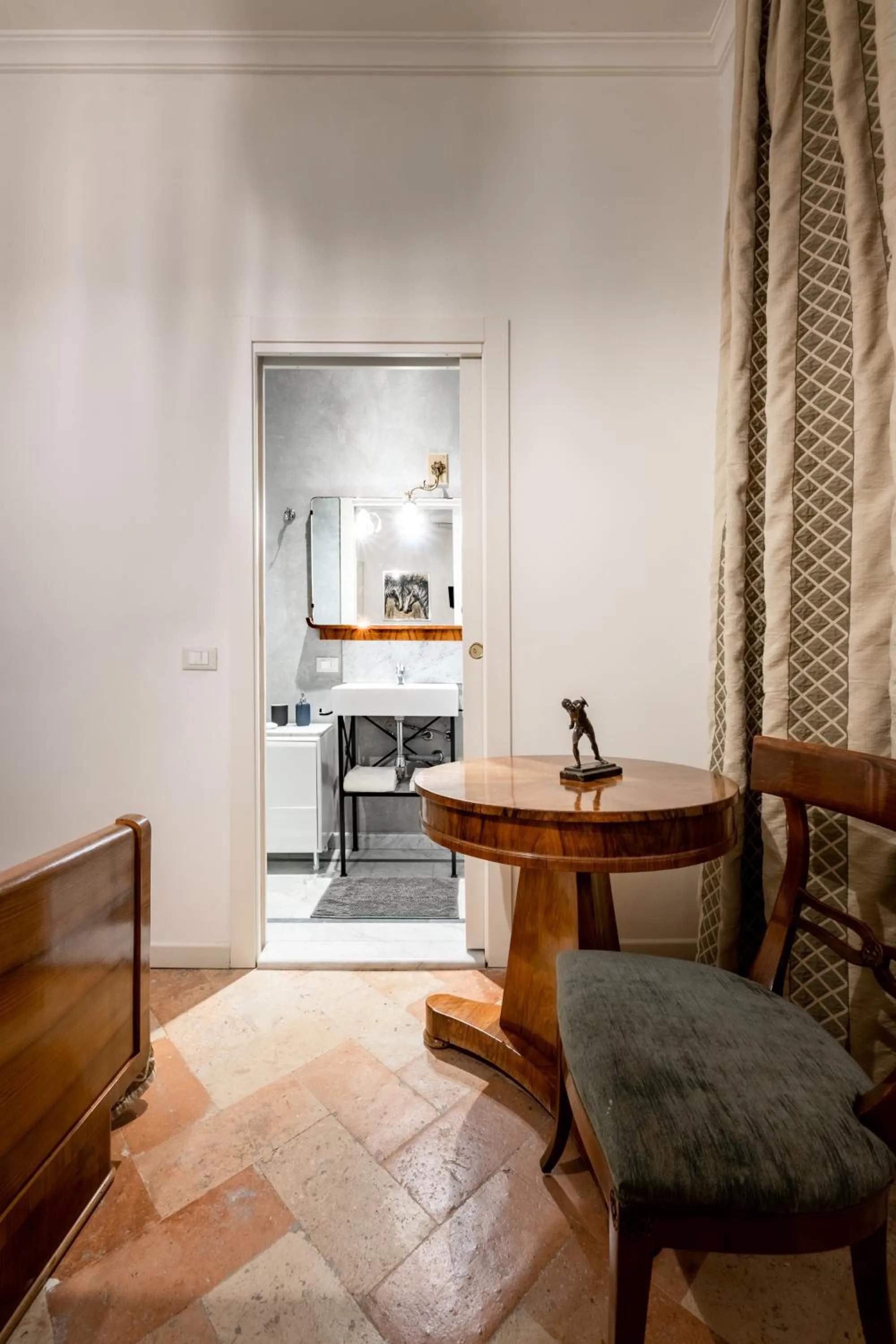 Decorative detail in La Casa nel Borgo