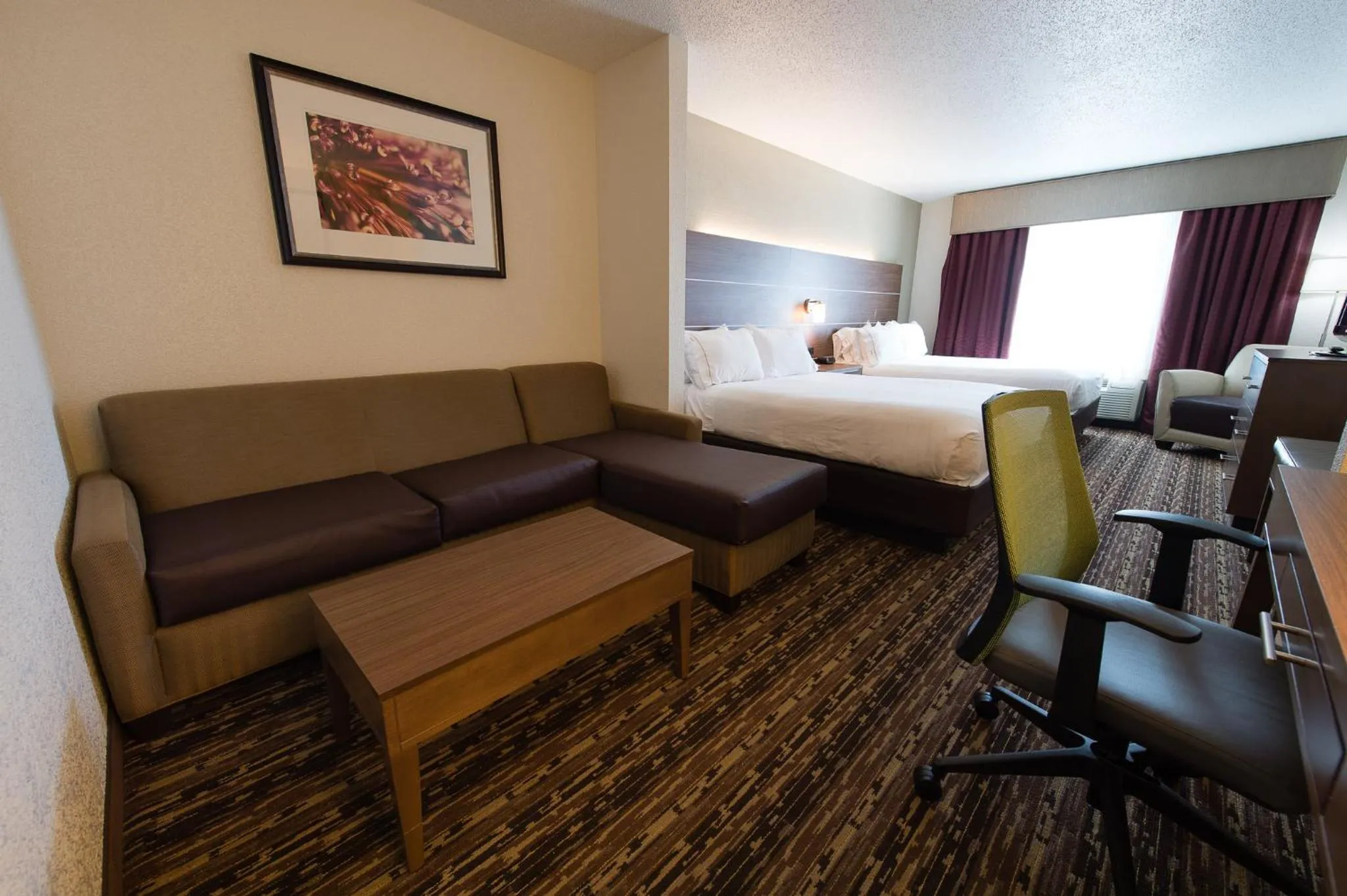 Photo of the whole room, Bed in Holiday Inn Express & Suites Walterboro by IHG