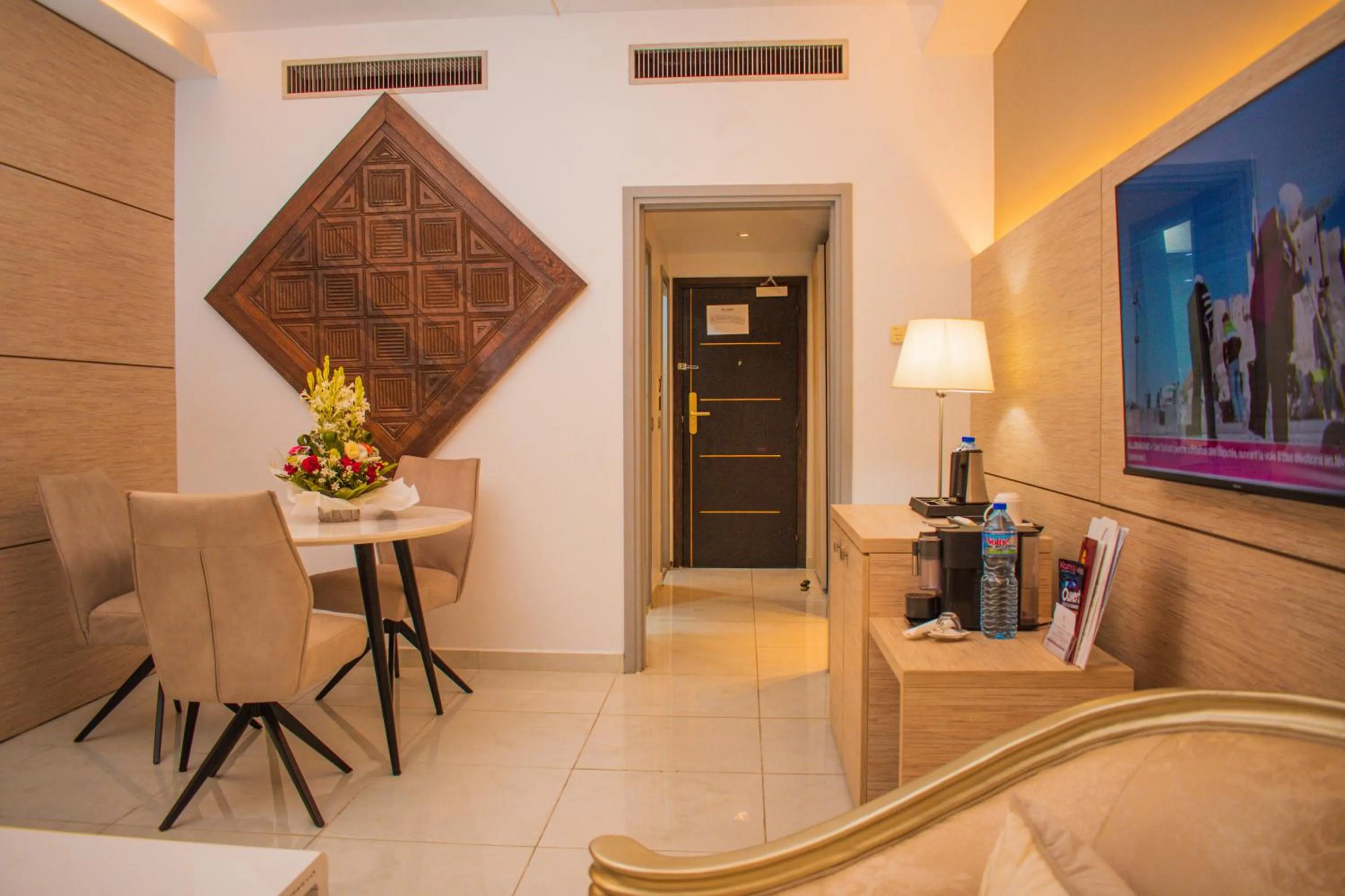 TV and multimedia in Hôtel Sarakawa