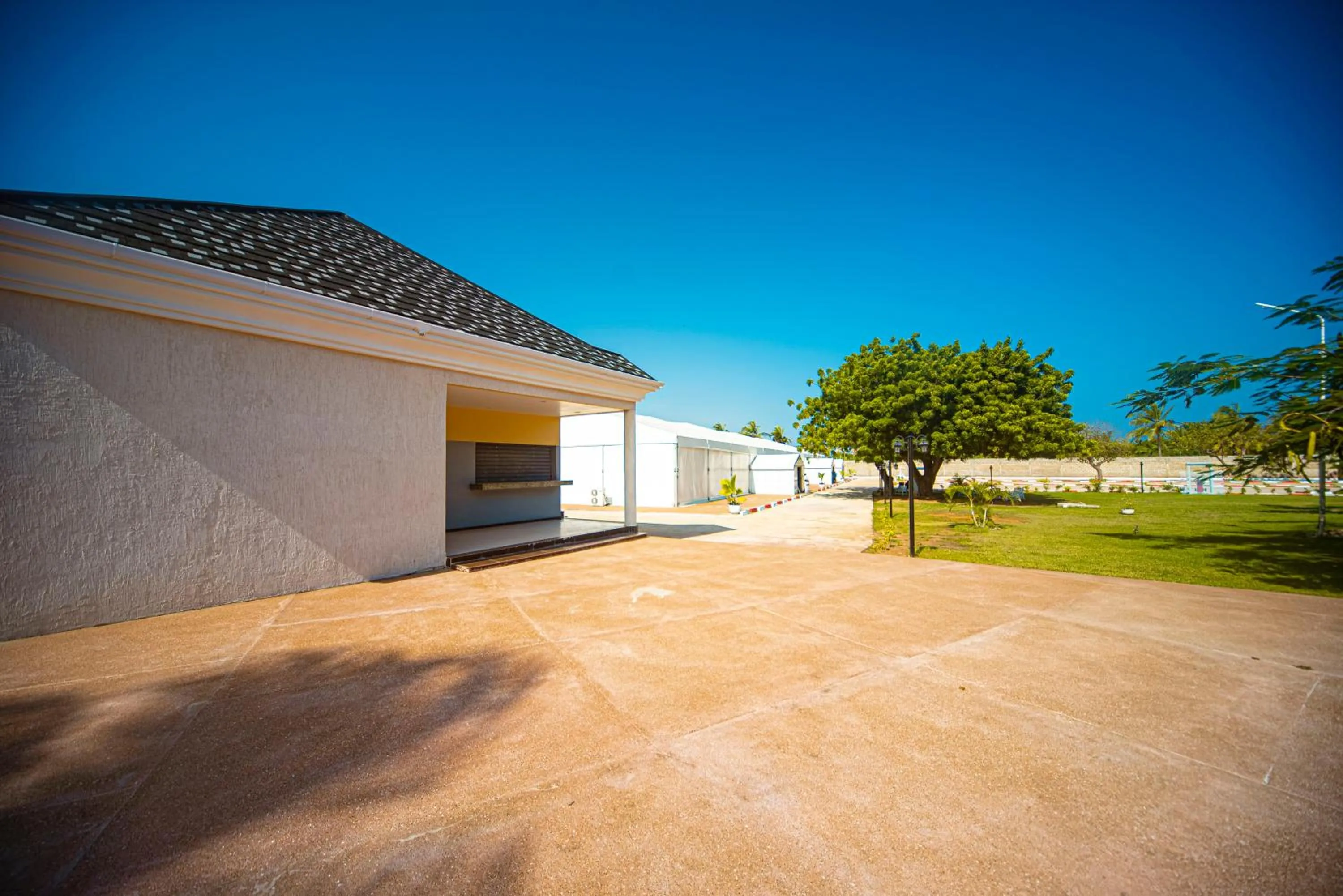 Property building in Hôtel Sarakawa