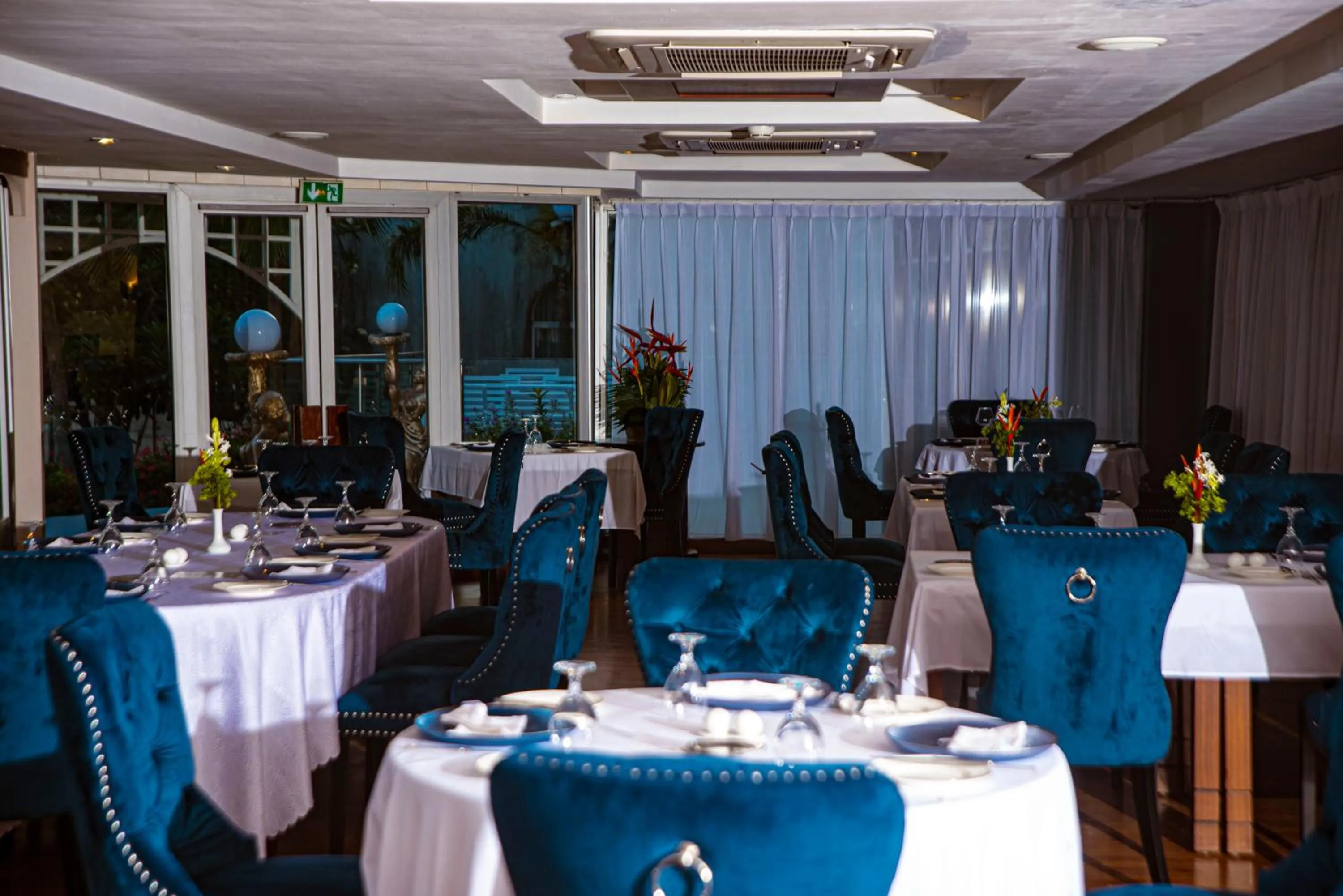 Restaurant/places to eat in Hôtel Sarakawa