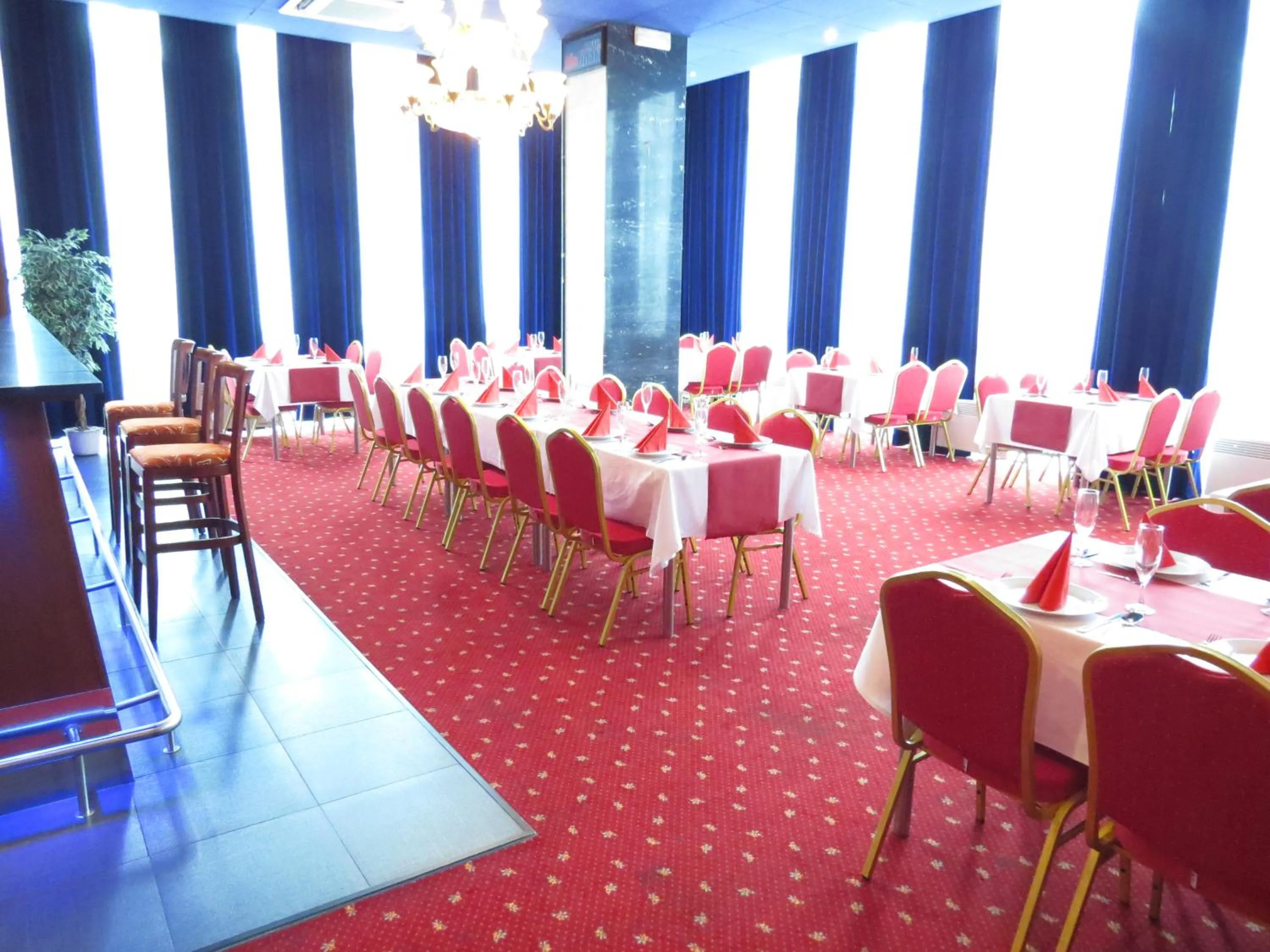 Restaurant/places to eat in Interhotel Bohemia