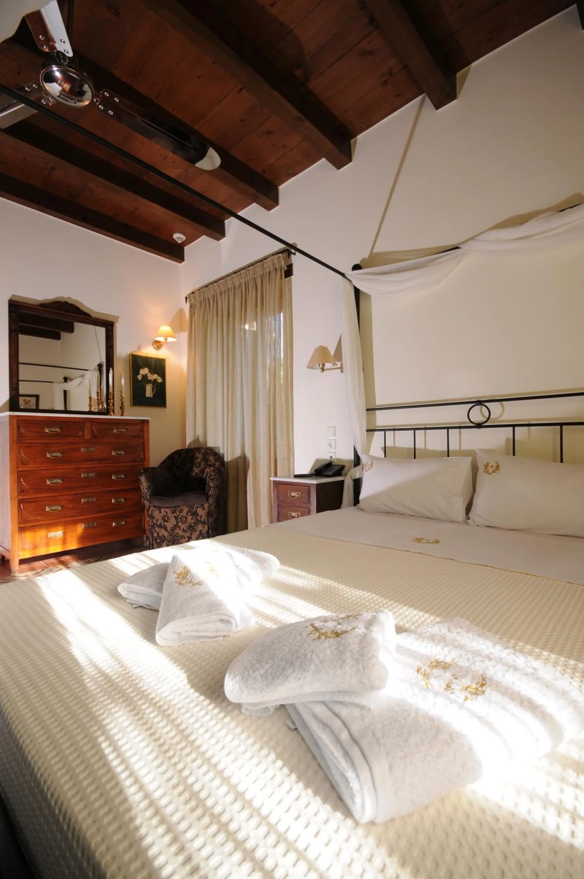 Bedroom, Bed in Metohi Georgila