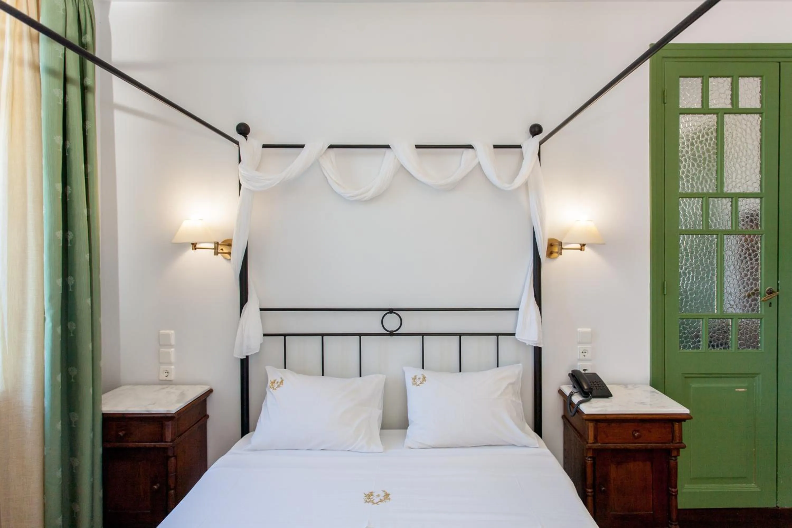 Bedroom, Bed in Metohi Georgila