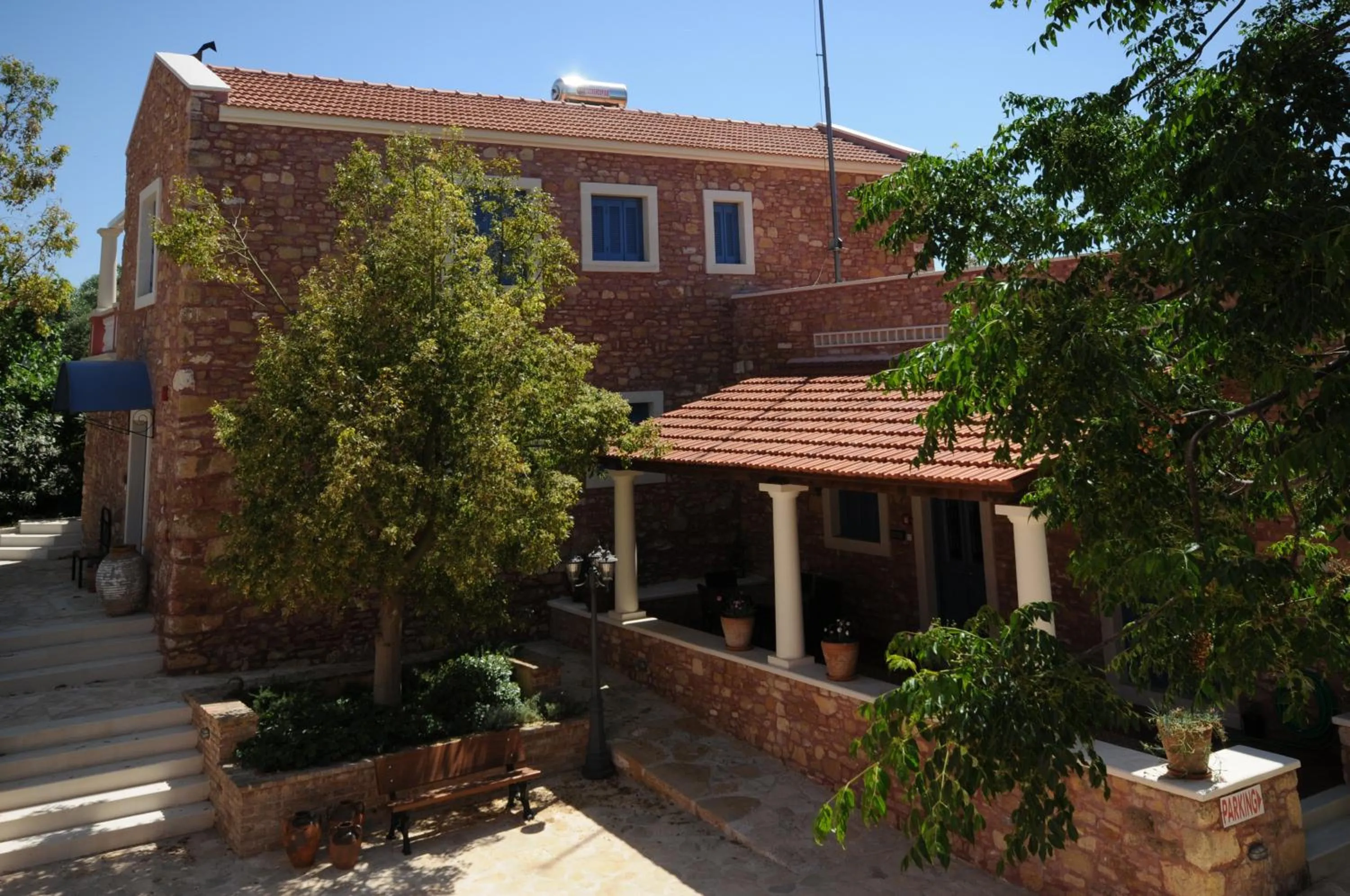 Facade/entrance in Metohi Georgila