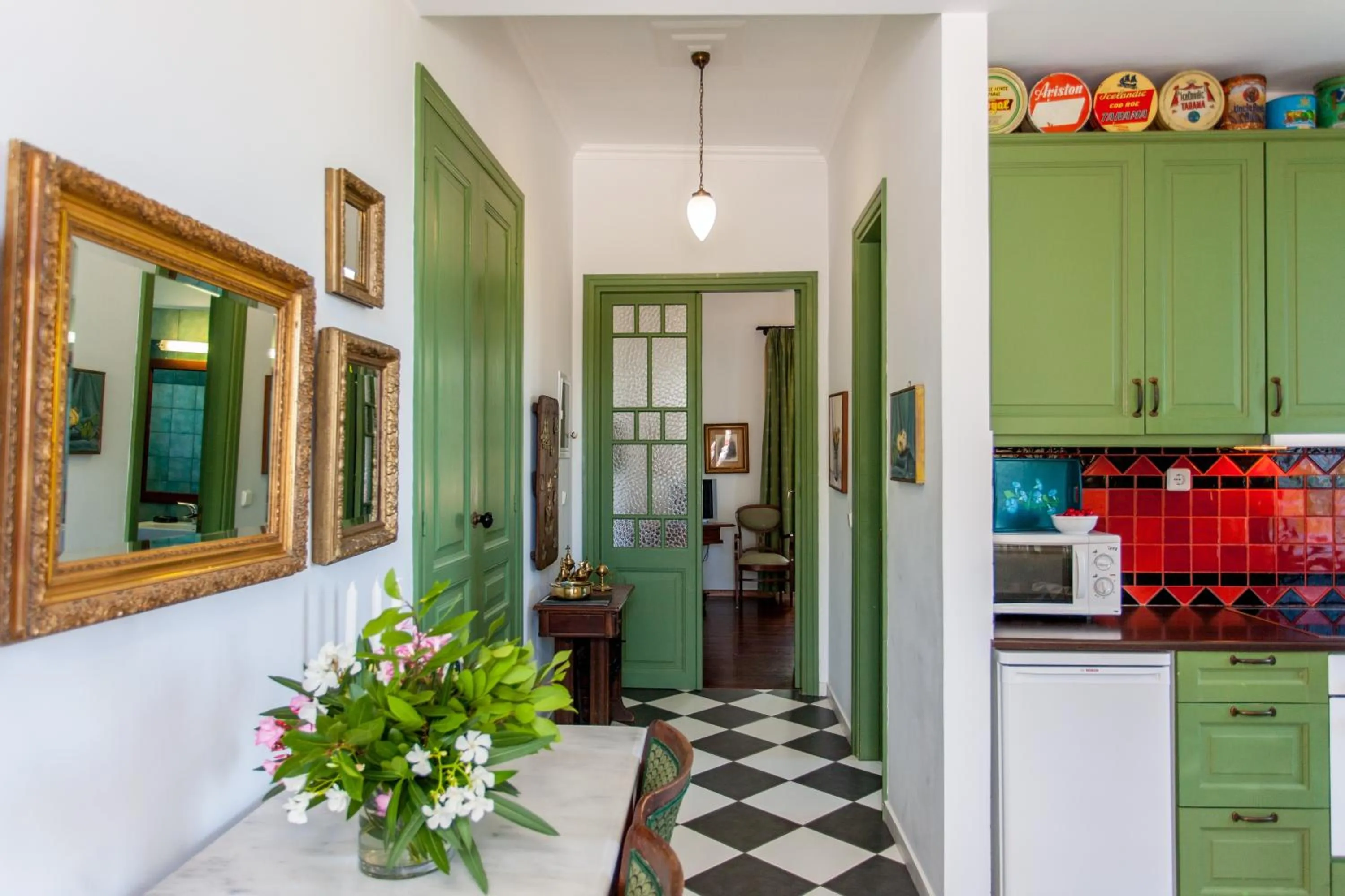 Photo of the whole room in Metohi Georgila