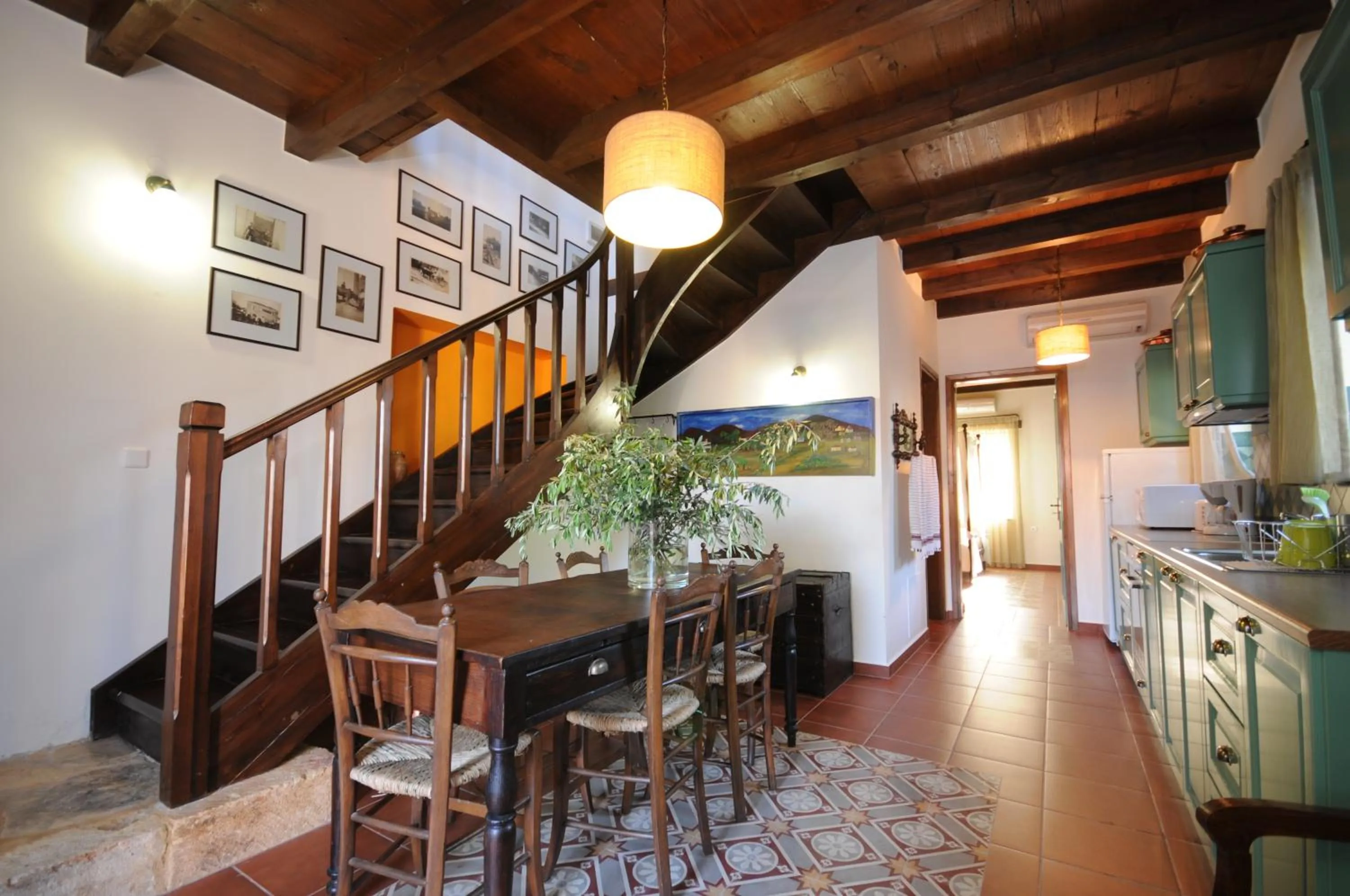 Dining area in Metohi Georgila