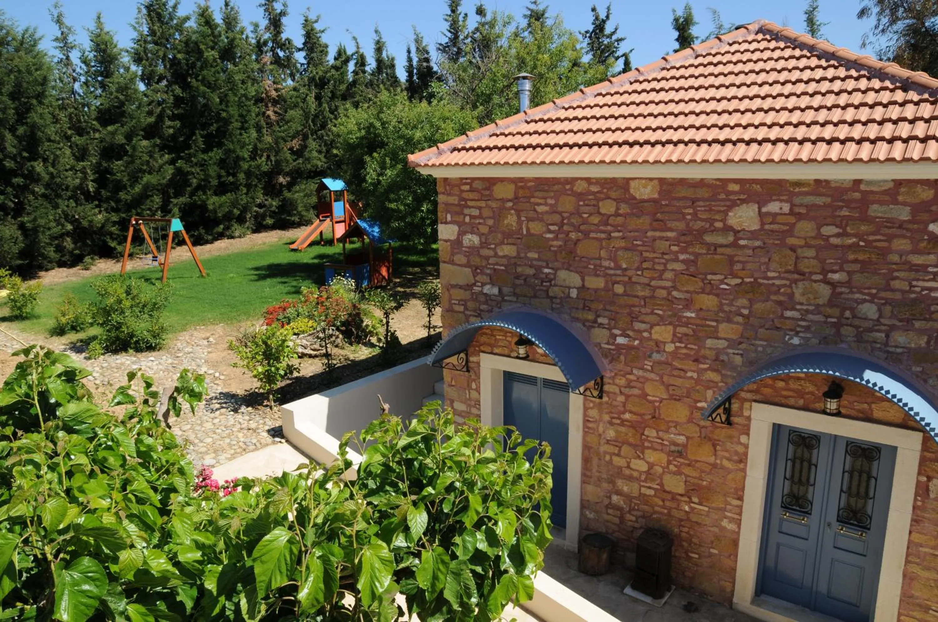 Facade/entrance in Metohi Georgila