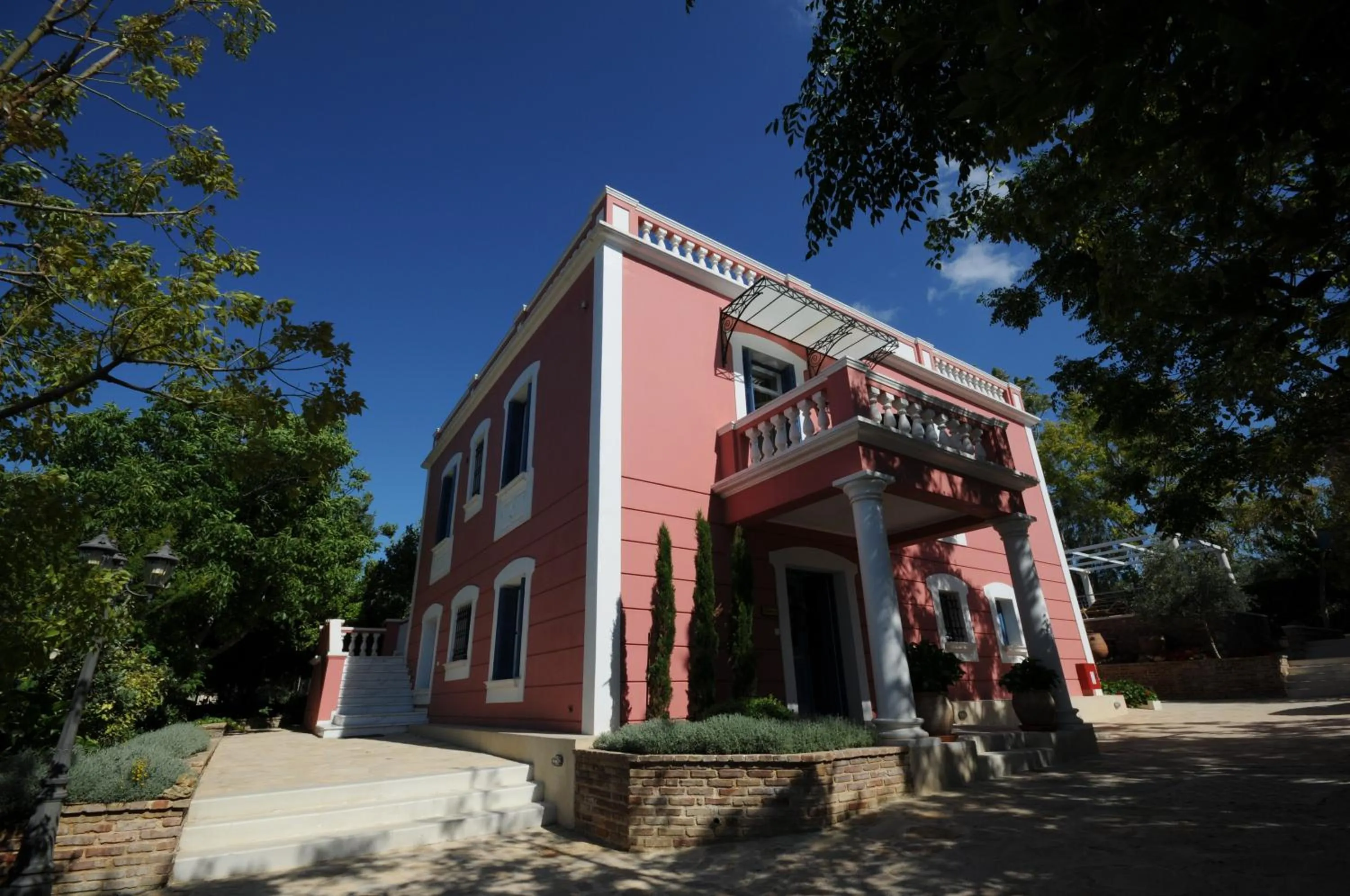 Facade/entrance in Metohi Georgila