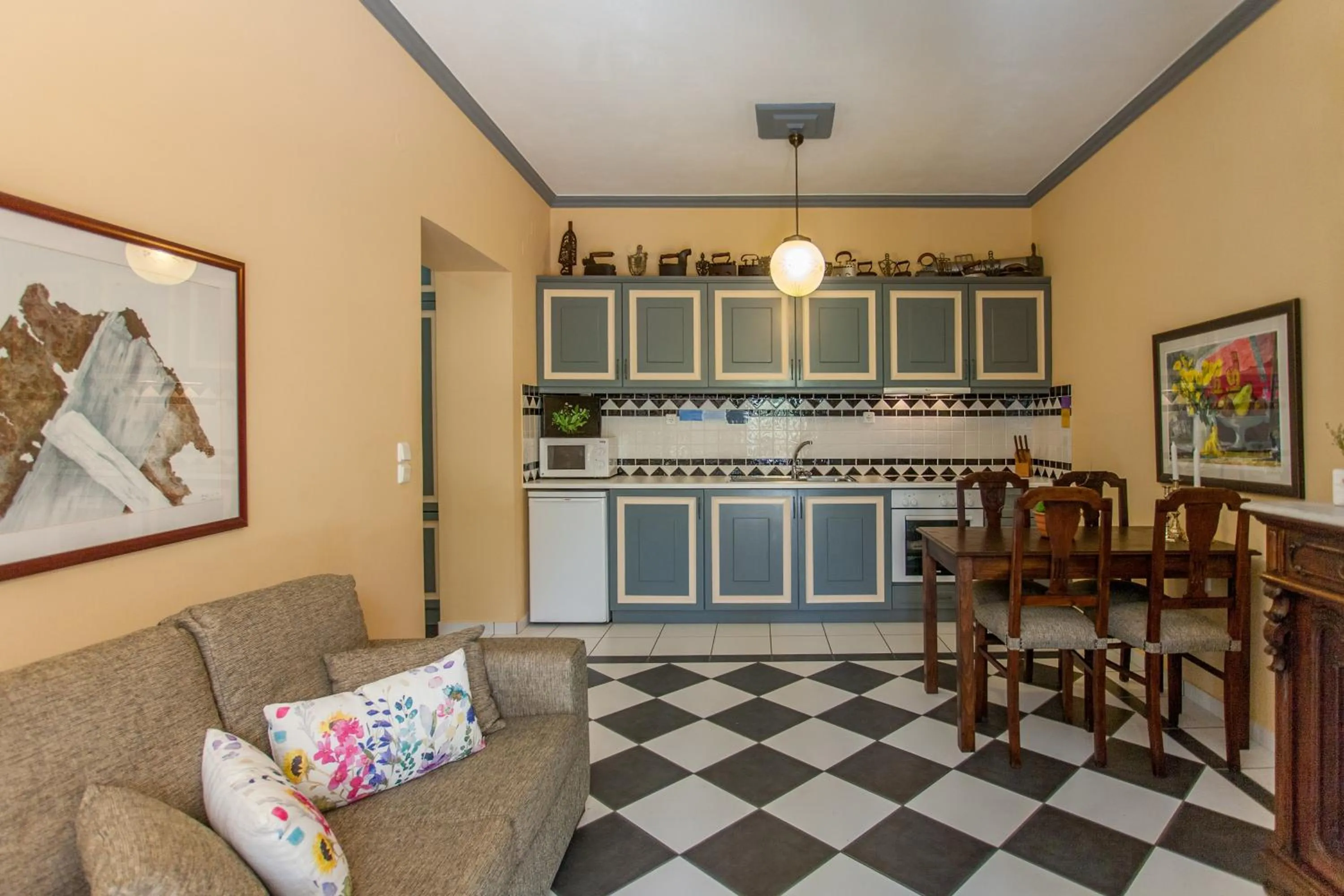 Living room in Metohi Georgila