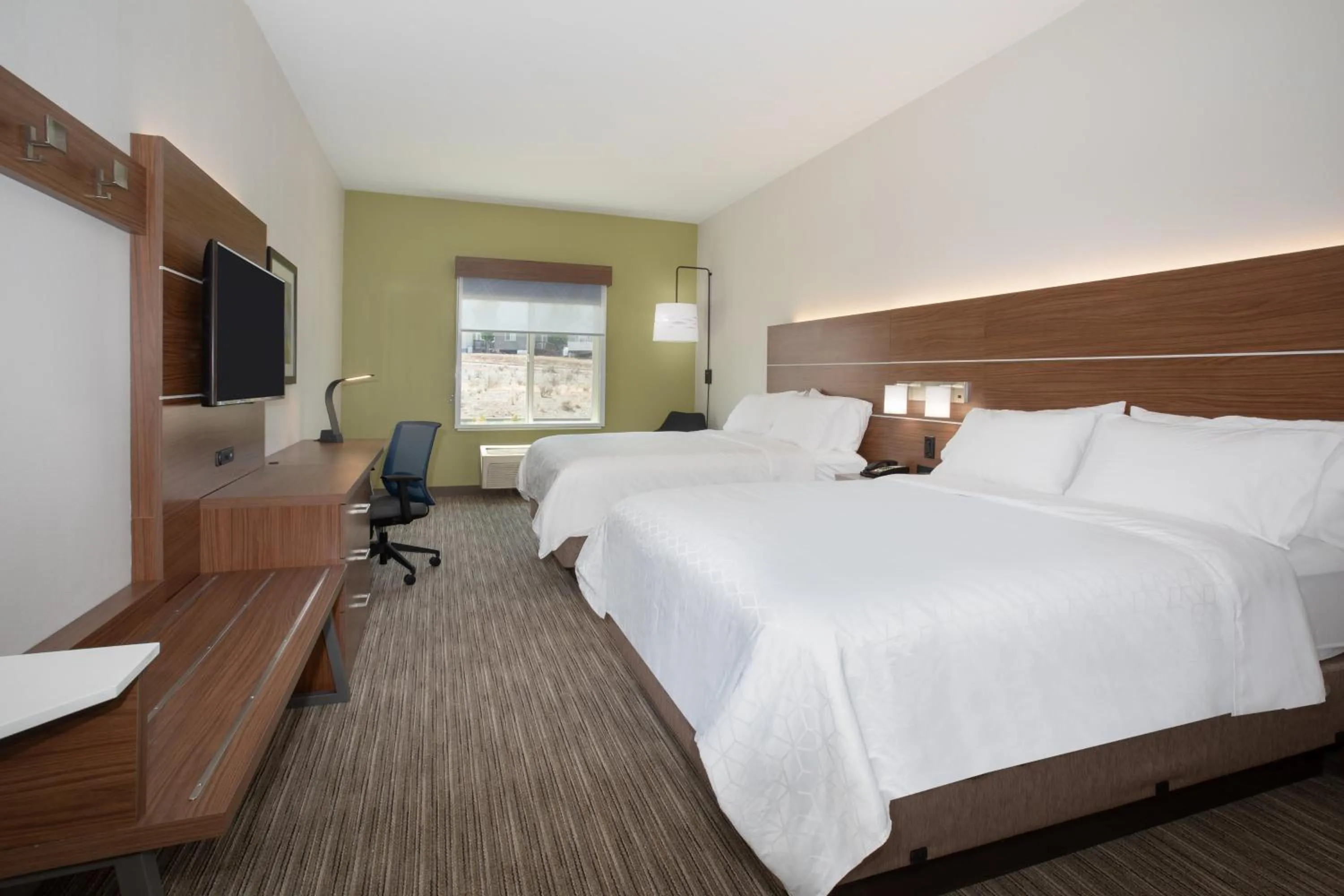 Photo of the whole room, Bed in Holiday Inn Express Yreka-Shasta Area by IHG