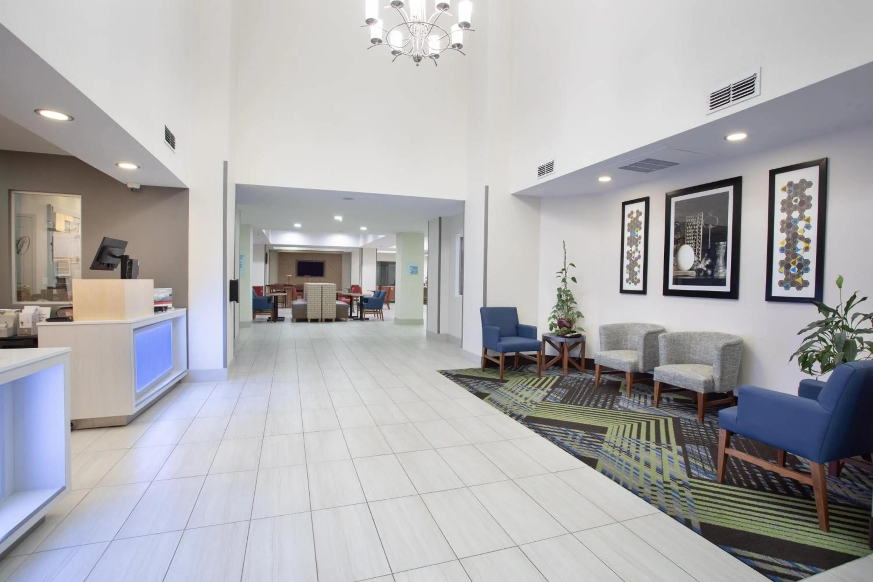 Property building in Holiday Inn Express Yreka-Shasta Area by IHG