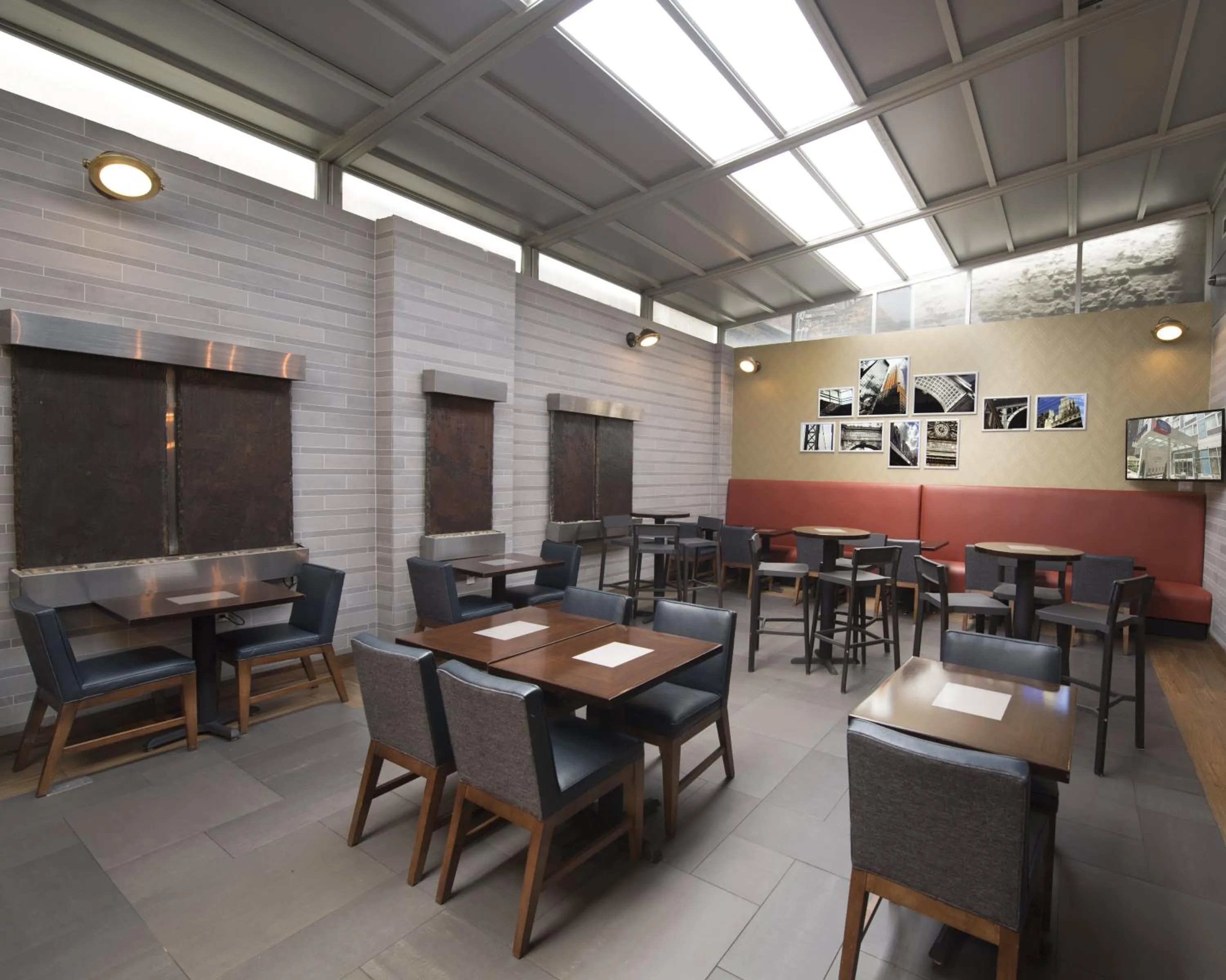 Breakfast in Fairfield Inn & Suites by Marriott New York Manhattan/Fifth Avenue