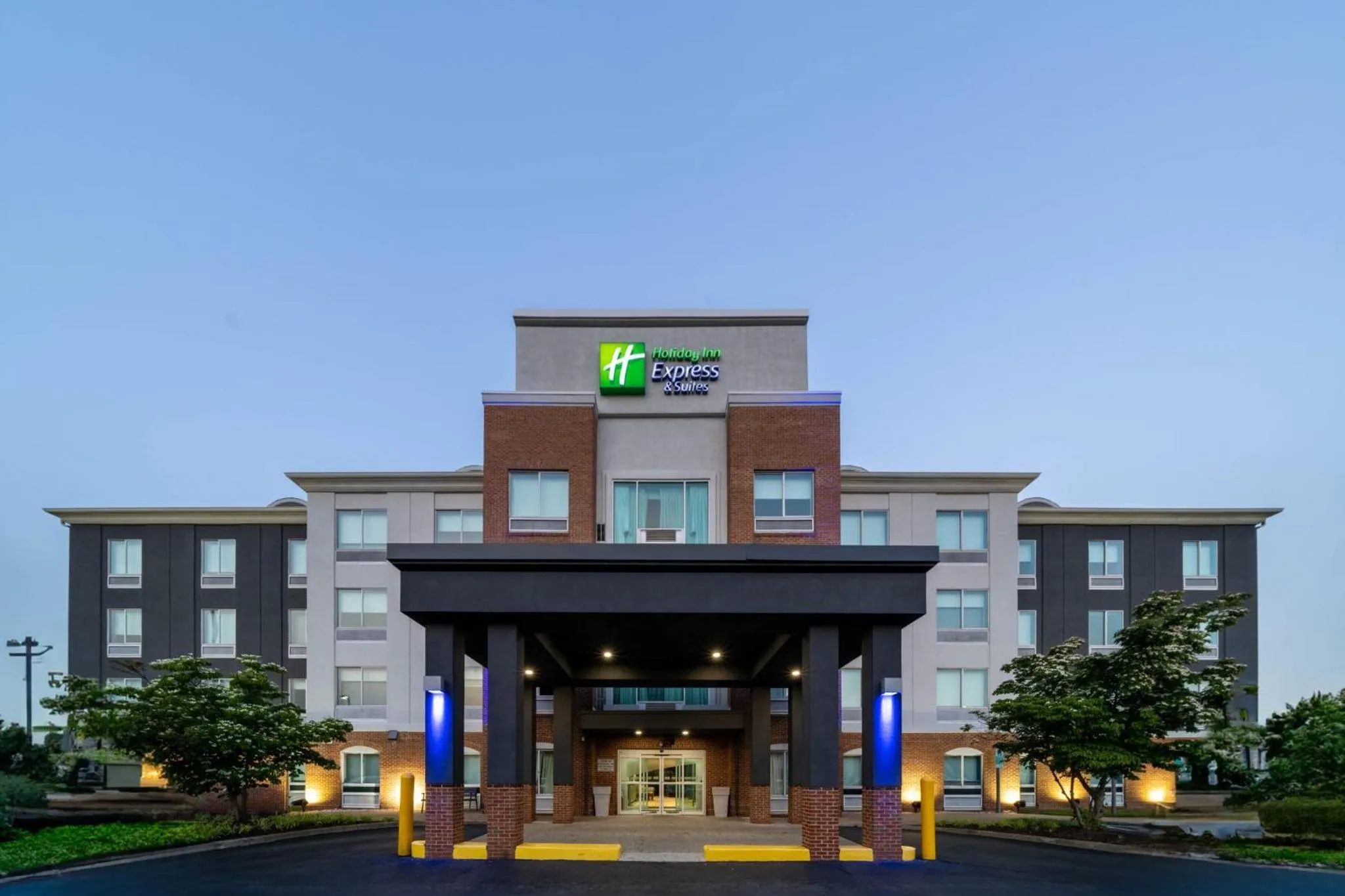 Property building in Holiday Inn Express Hotel & Suites Woodbridge by IHG
