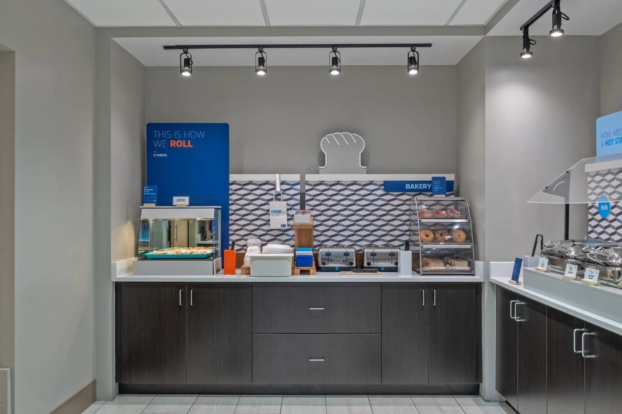 Breakfast in Holiday Inn Express Hotel & Suites Woodbridge by IHG