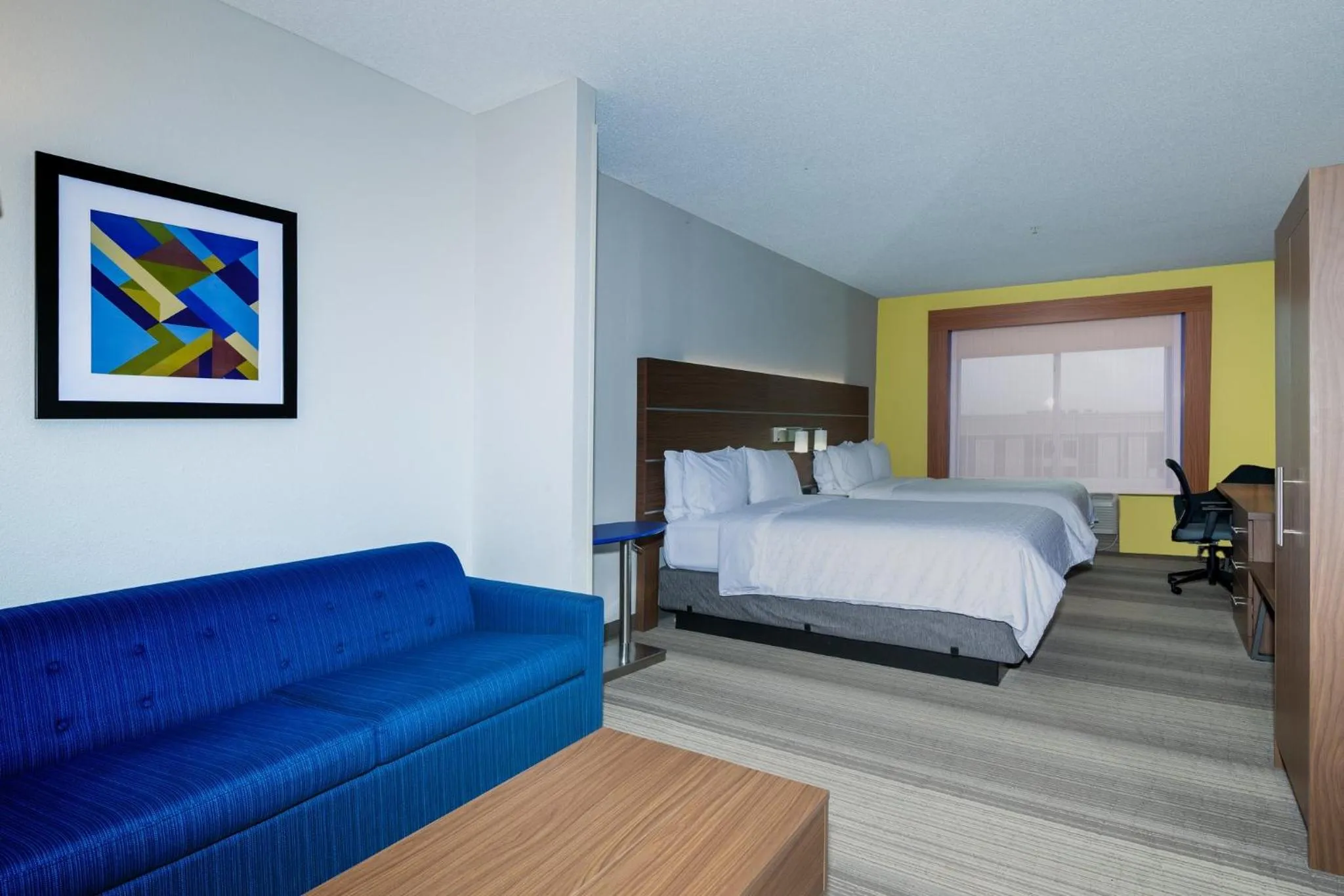 Photo of the whole room, Bed in Holiday Inn Express Hotel & Suites Woodbridge by IHG