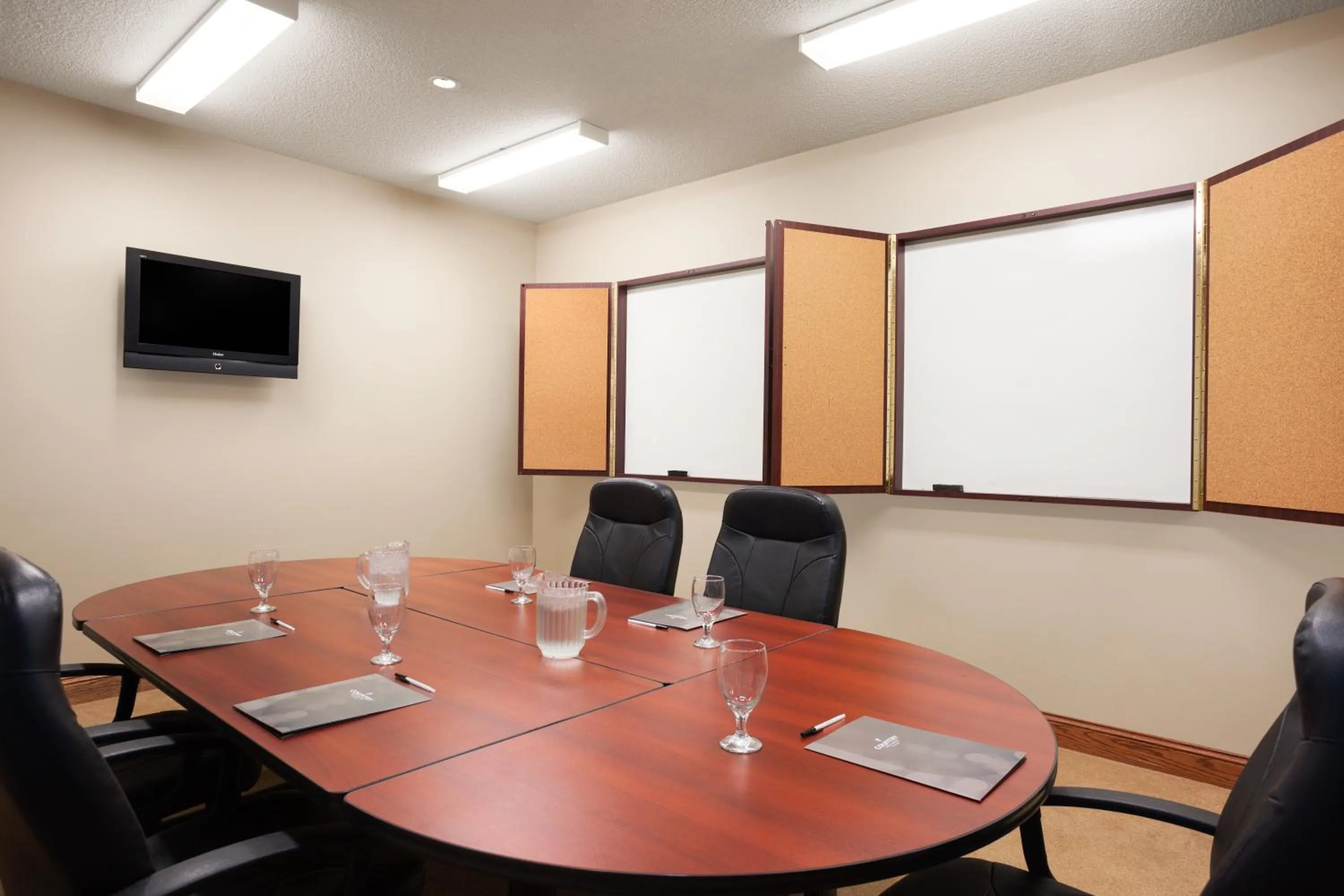 Meeting/conference room in Country Inn & Suites by Radisson, Ithaca, NY
