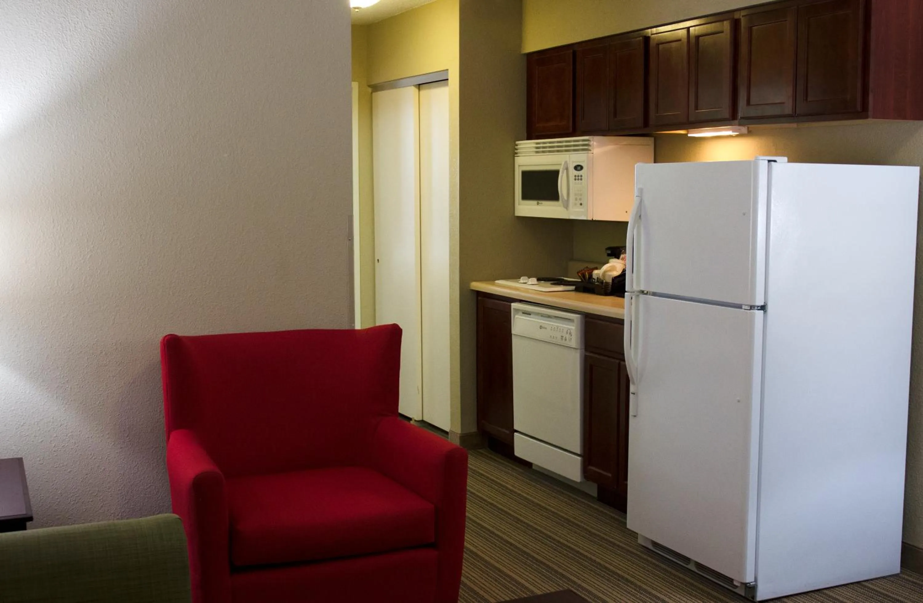 Kitchen or kitchenette in Country Inn & Suites by Radisson, Ithaca, NY