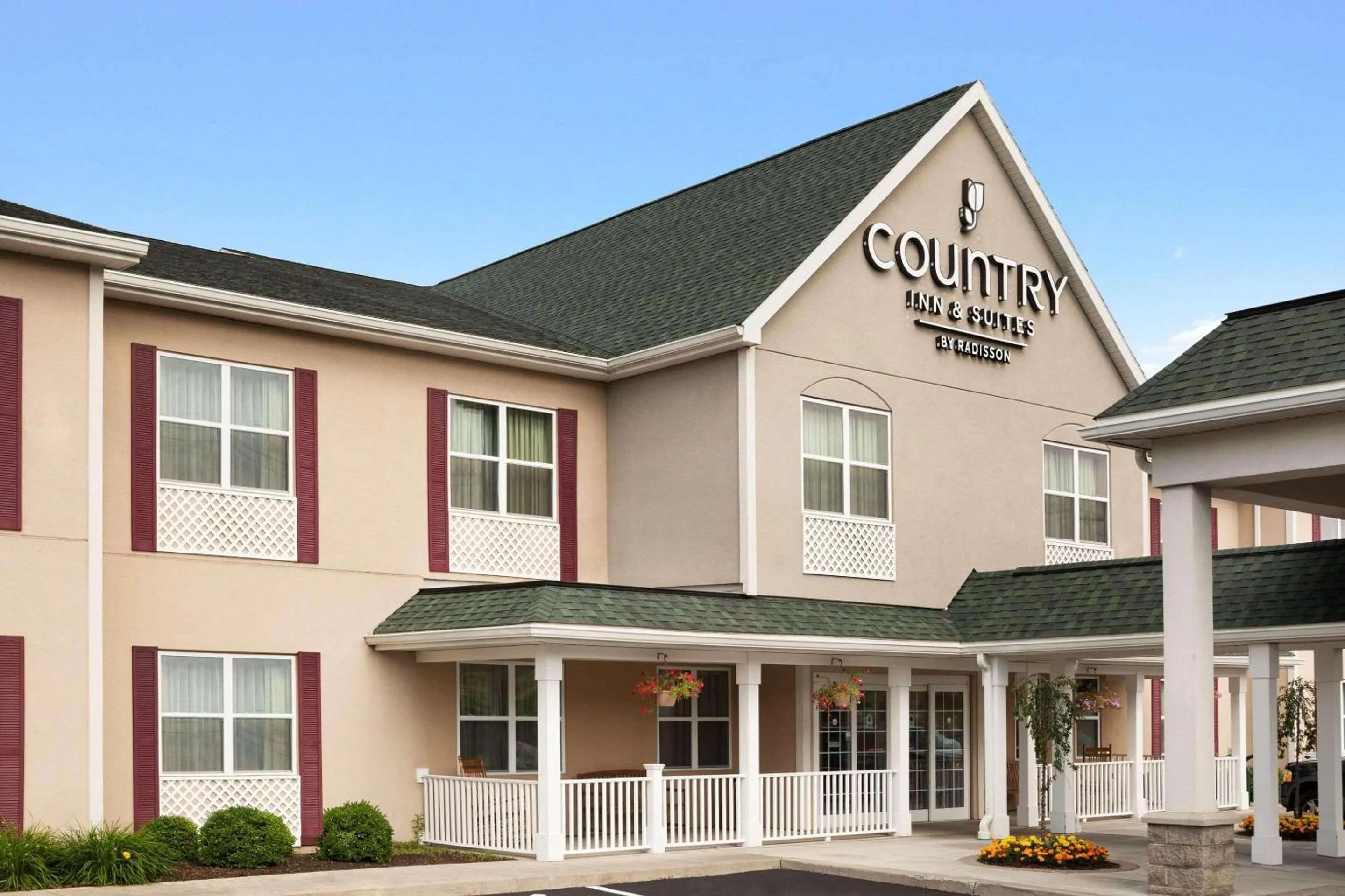Property building in Country Inn & Suites by Radisson, Ithaca, NY