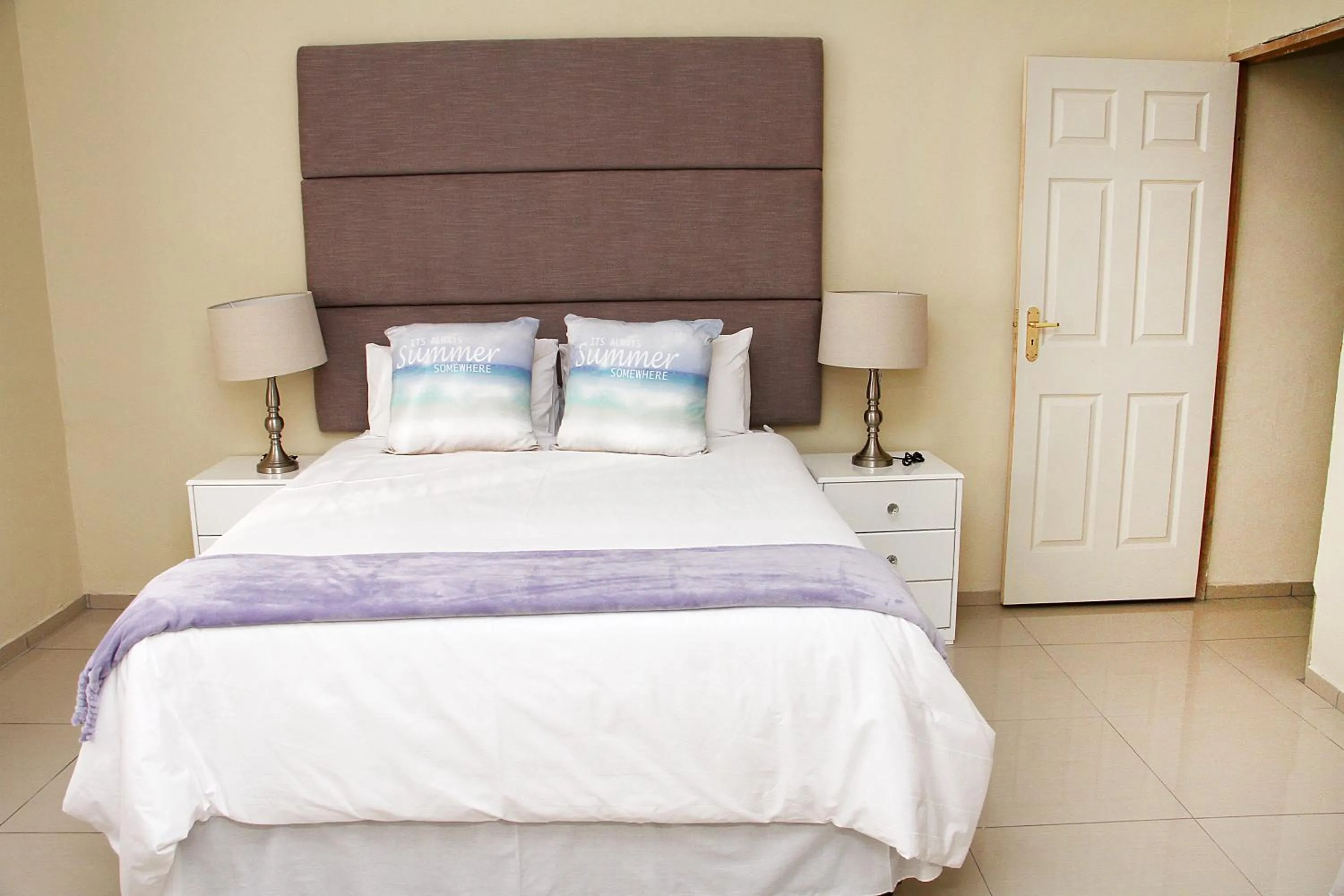 Bed in Black Horses Lodge & Conferencing