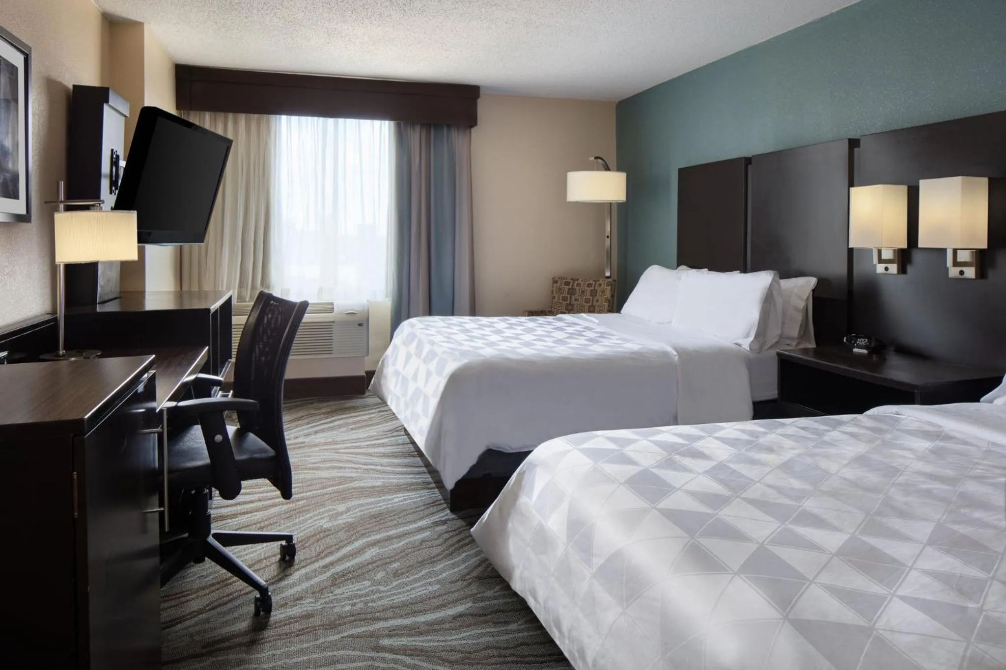 Photo of the whole room, Bed in Holiday Inn Rock Island-Quad Cities by IHG